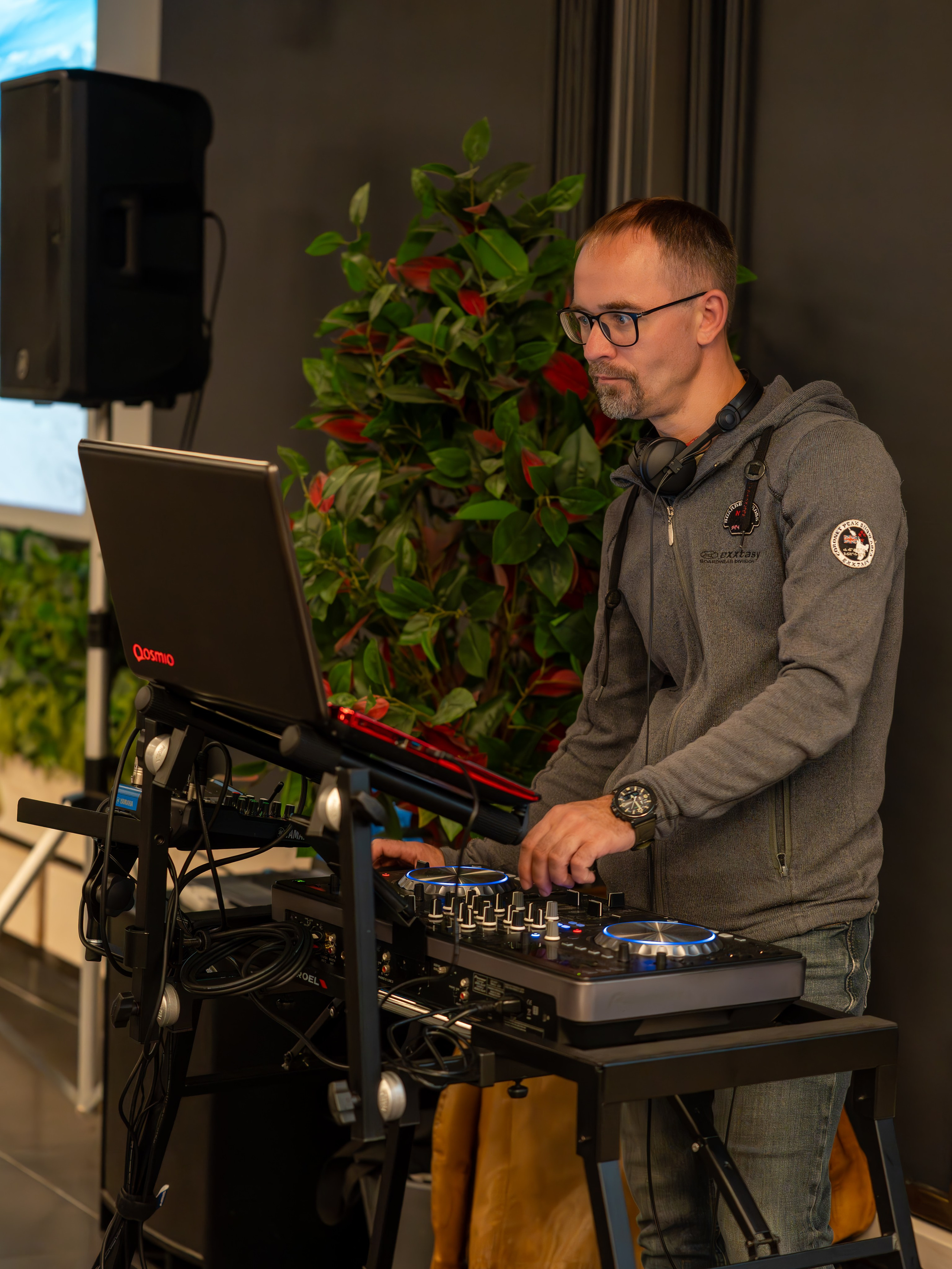 MICE мероприятие — мастер класс по акварели. Репортажный фотограф в Красной Поляне и Сочи Павлюченко Екатерина