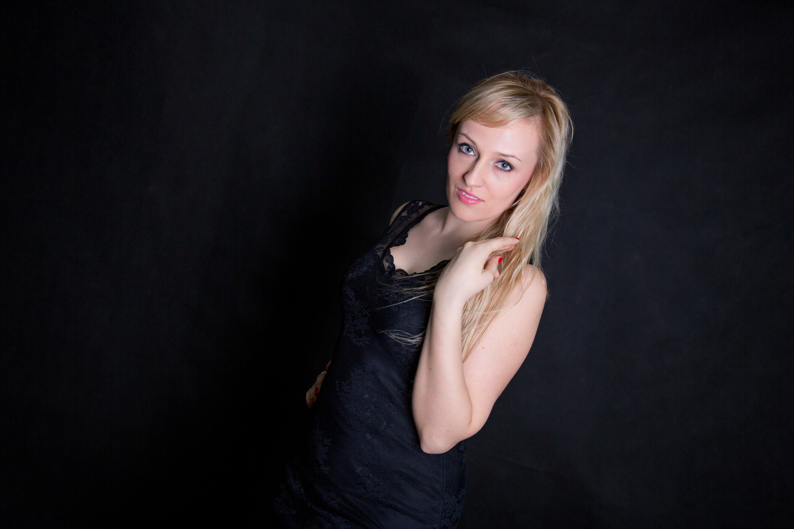 Съемка в студии красивой девушки в Воронеже. Свадебный и семейный фотограф в Воронеже Андрей Валин