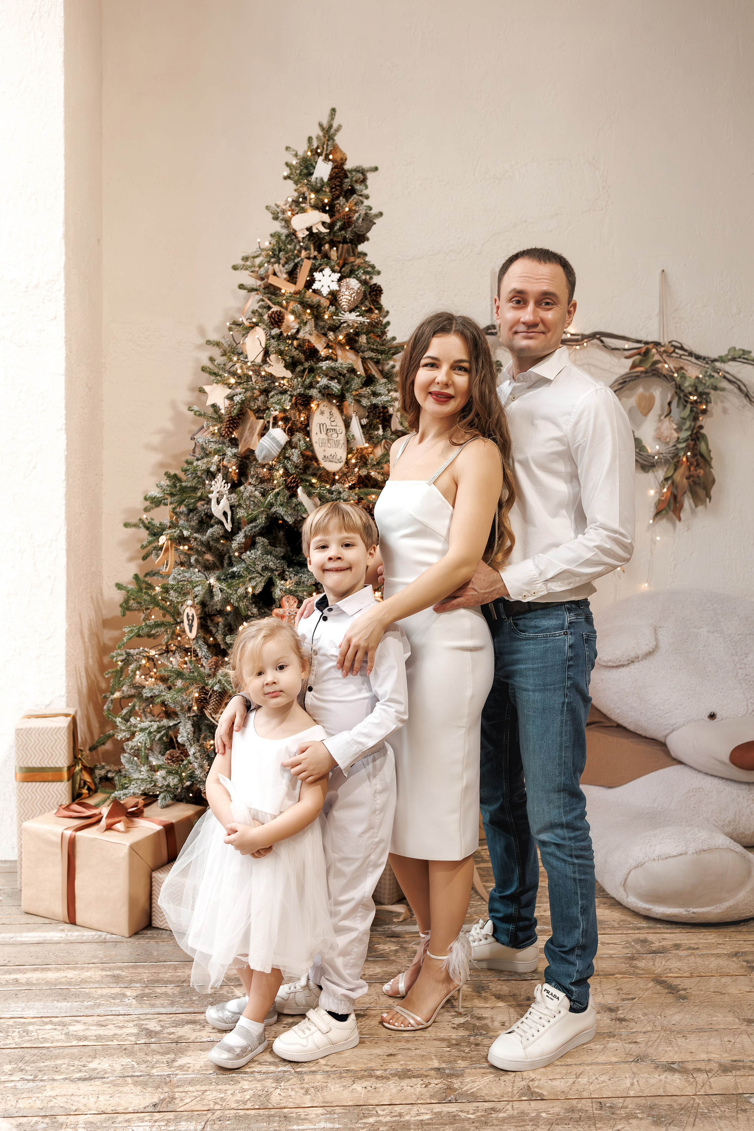 Новогодняя семейная фотосессия в студии FAMOUS (на Павелецкой). Свадебный и семейный фотограф в Москве и МО Елена Агапова