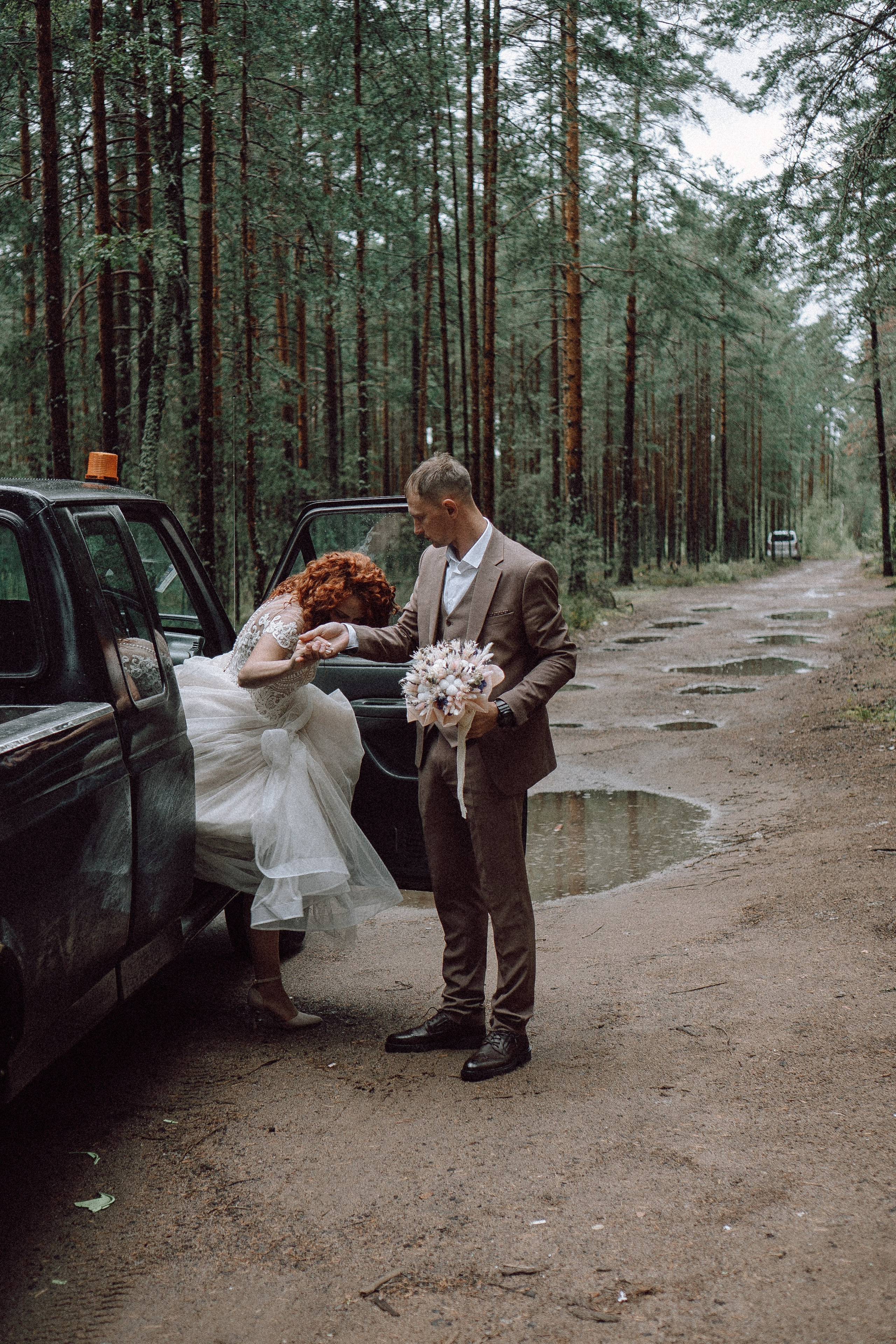 СВАДЕБНАЯ ФОТОСЕССИИЯ ПАРЫ В ГОРОДЕ ПРИОЗЕРСК В СОСНОВОМ ЛЕСУ И С ПИКАПОМ. Профессиональный фотограф, Санкт-Петербург — Виктория Богомолова