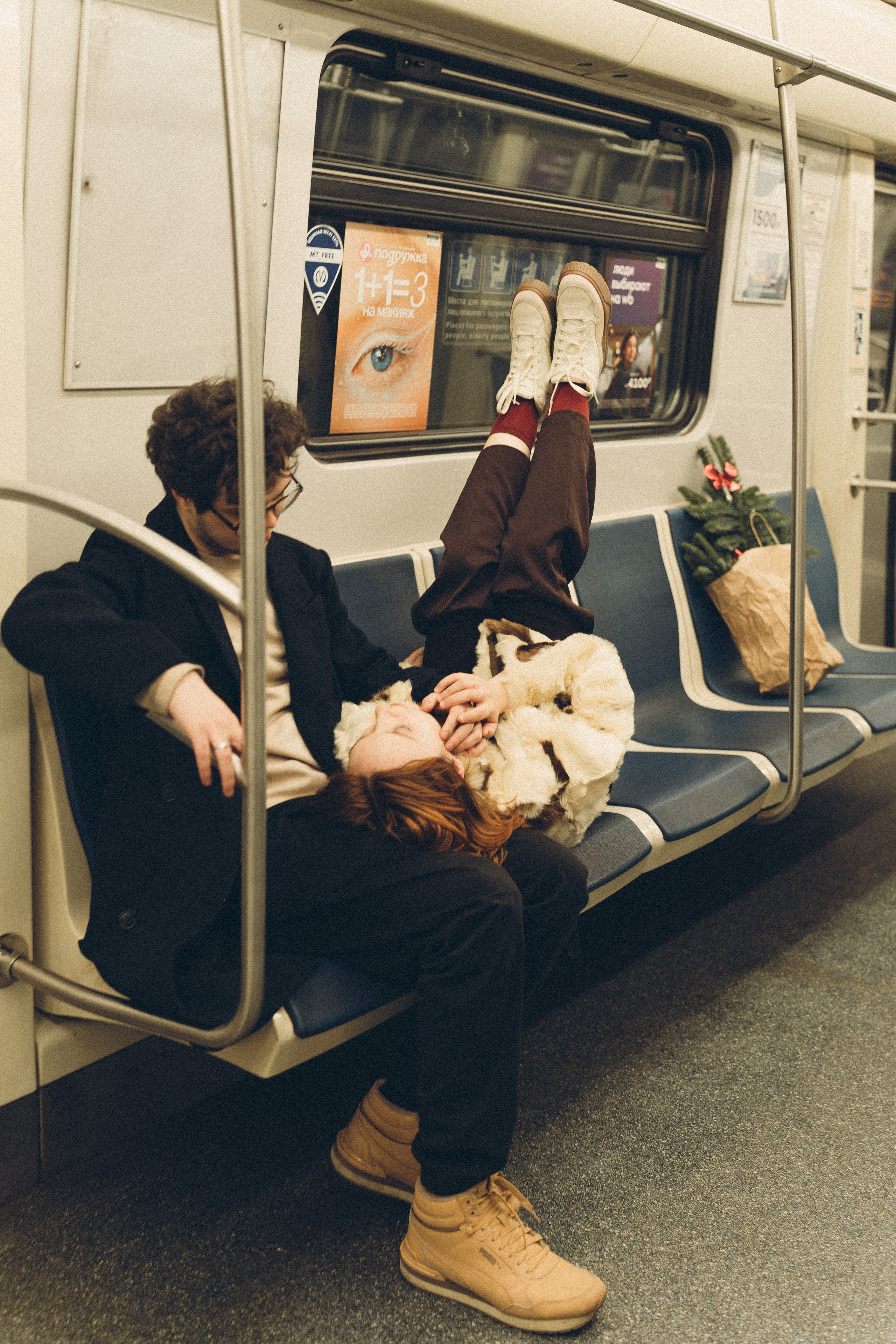 НОВОГОДНЯЯ ФОТОСЕСИИЯ ПАРЫ В МЕТРО ЛЮБОВЬ. Профессиональный фотограф, Санкт-Петербург — Виктория Богомолова