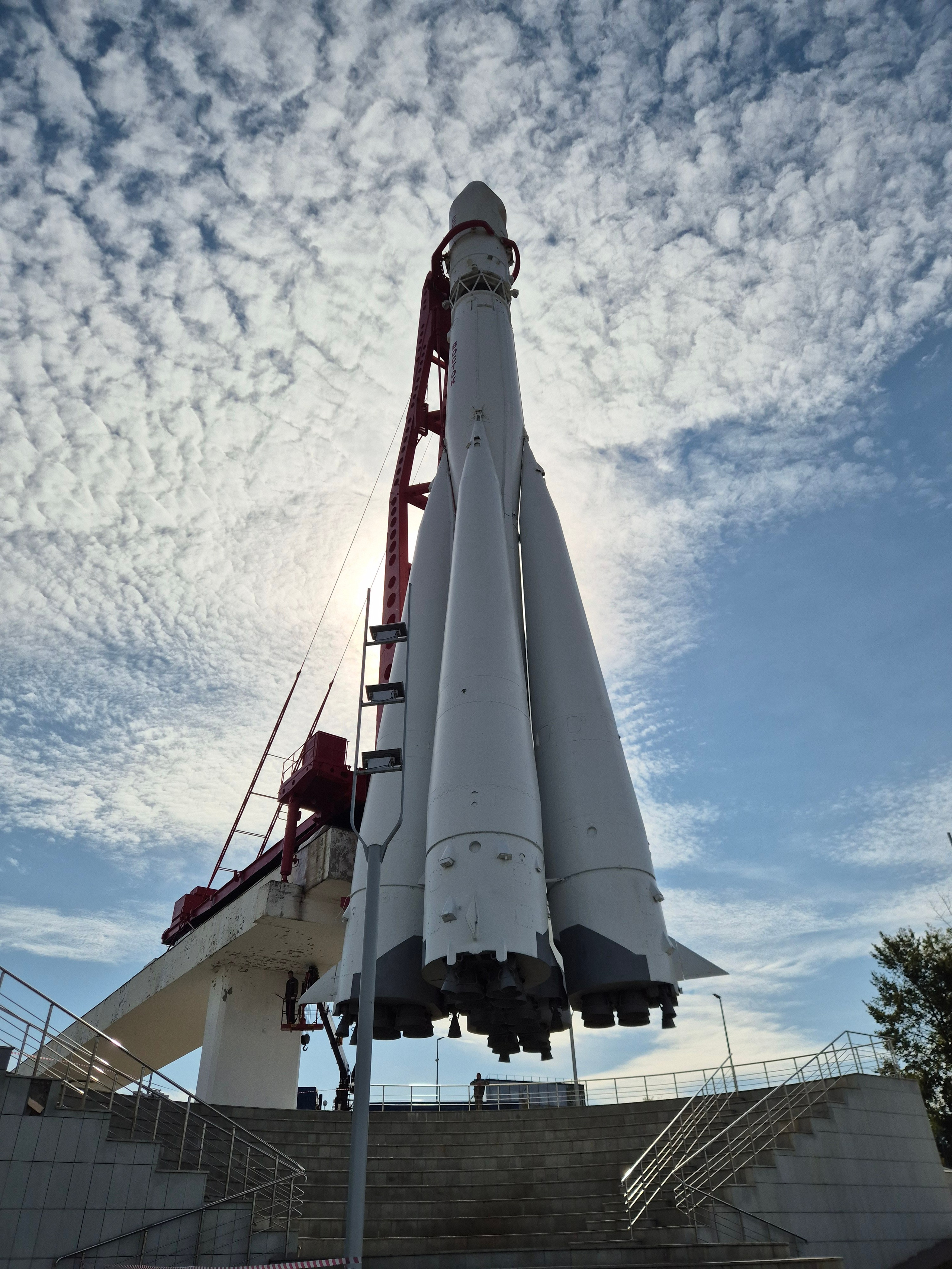 Отреставрированная ракета-носитель "Восток". Именно настоящая ракета, а не макет.