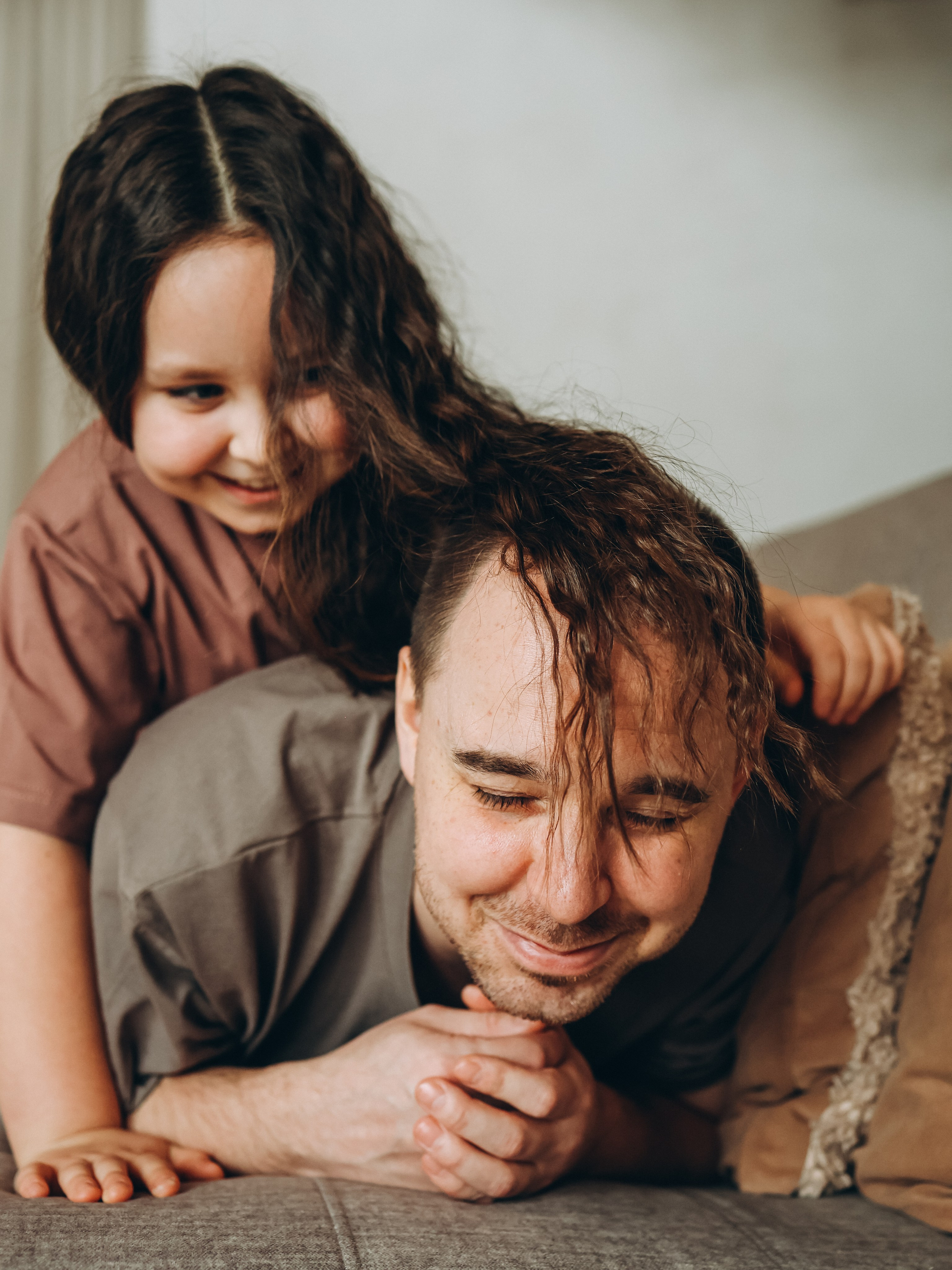 Семейная фотосессия с малышом, с новорожденным, фотосессия в Екатеринбурге, фотосессия в доме, домашняя фотосессия в стиле лайф, фотосессия. Семейный и детский фотограф в  г. Екатеринбурге Холодова Юлия