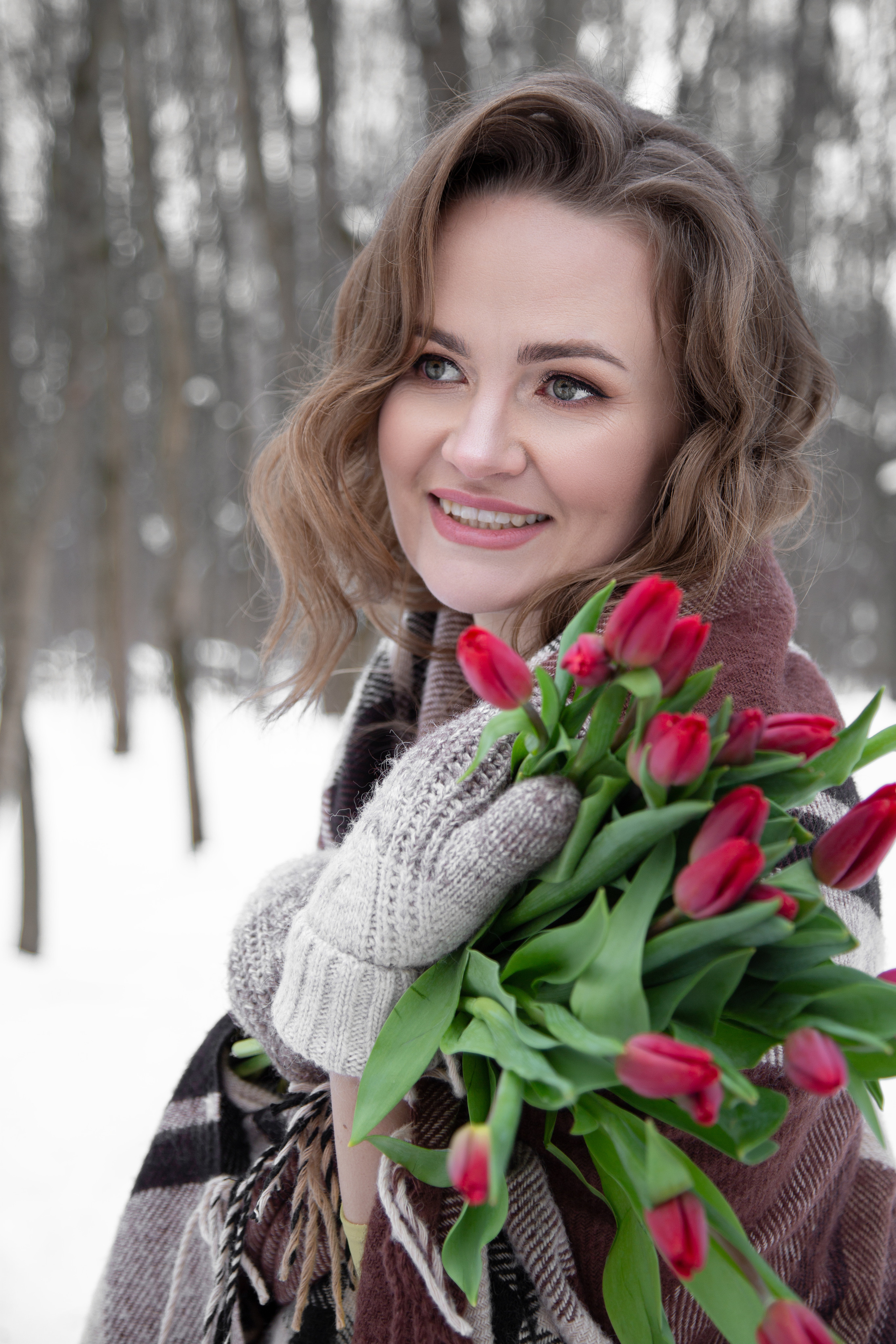 Зимняя фотосессия с тюльпанами — женский портрет в Москве | Анна Татаурова. Фотограф Анна Татаурова | Авторская фотосъемка в Москве