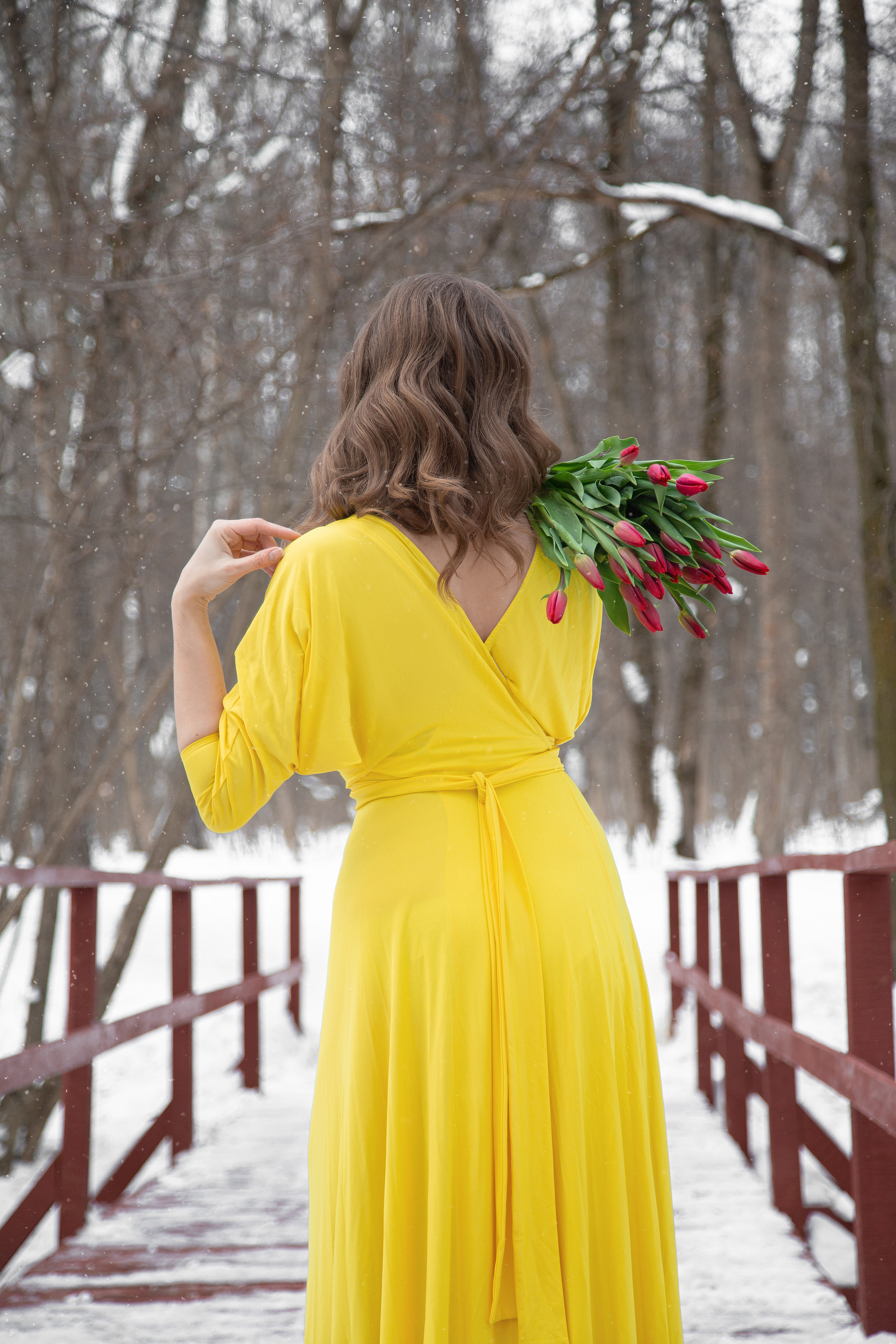 Зимняя фотосессия с тюльпанами — женский портрет в Москве | Анна Татаурова. Фотограф Анна Татаурова | Авторская фотосъемка в Москве