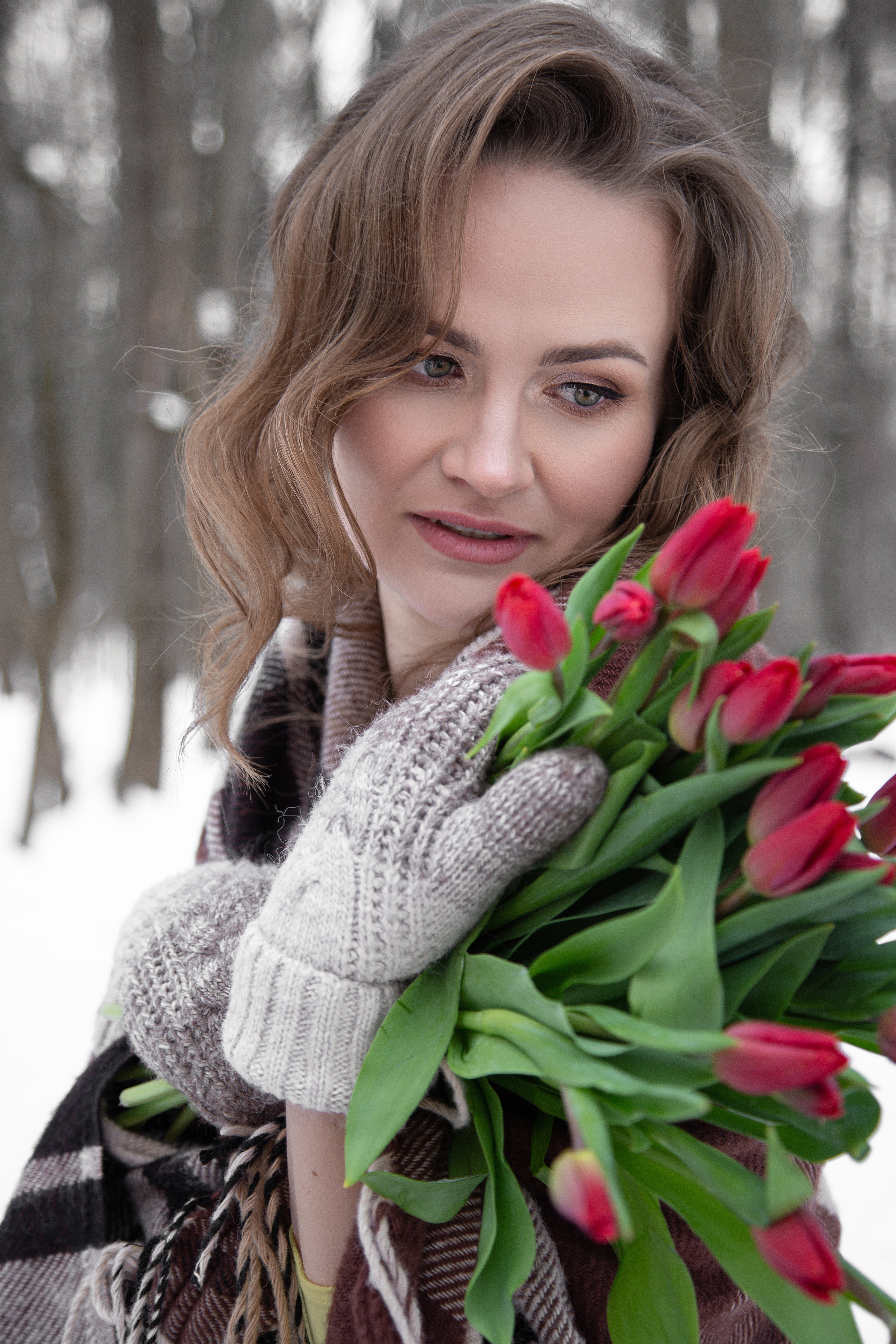Зимняя фотосессия с тюльпанами — женский портрет в Москве | Анна Татаурова. Фотограф Анна Татаурова | Авторская фотосъемка в Москве