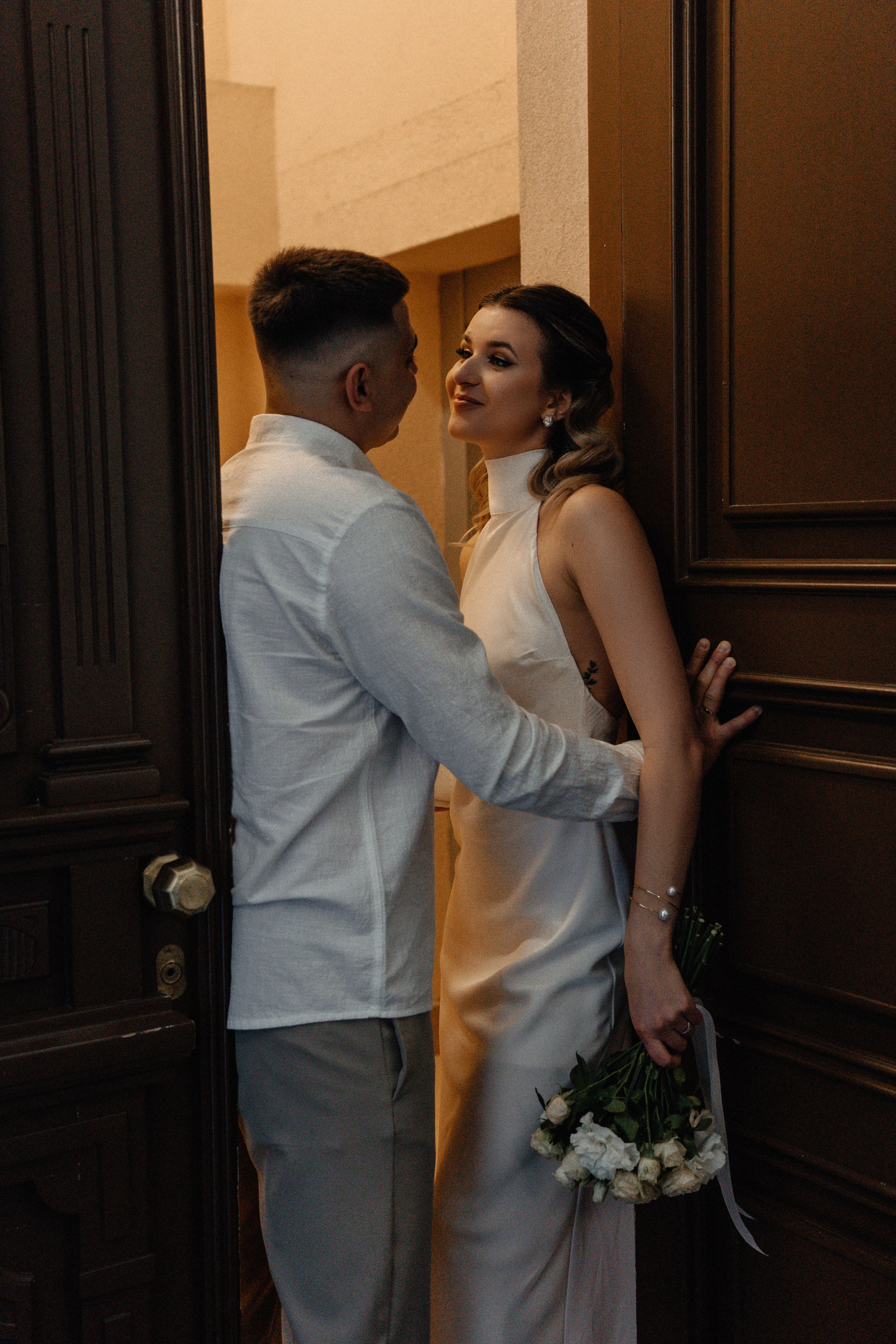 Любовь в одном знаменитом подъезде Минска. Ваш семейный фотограф в Минске — Вика Трегубова