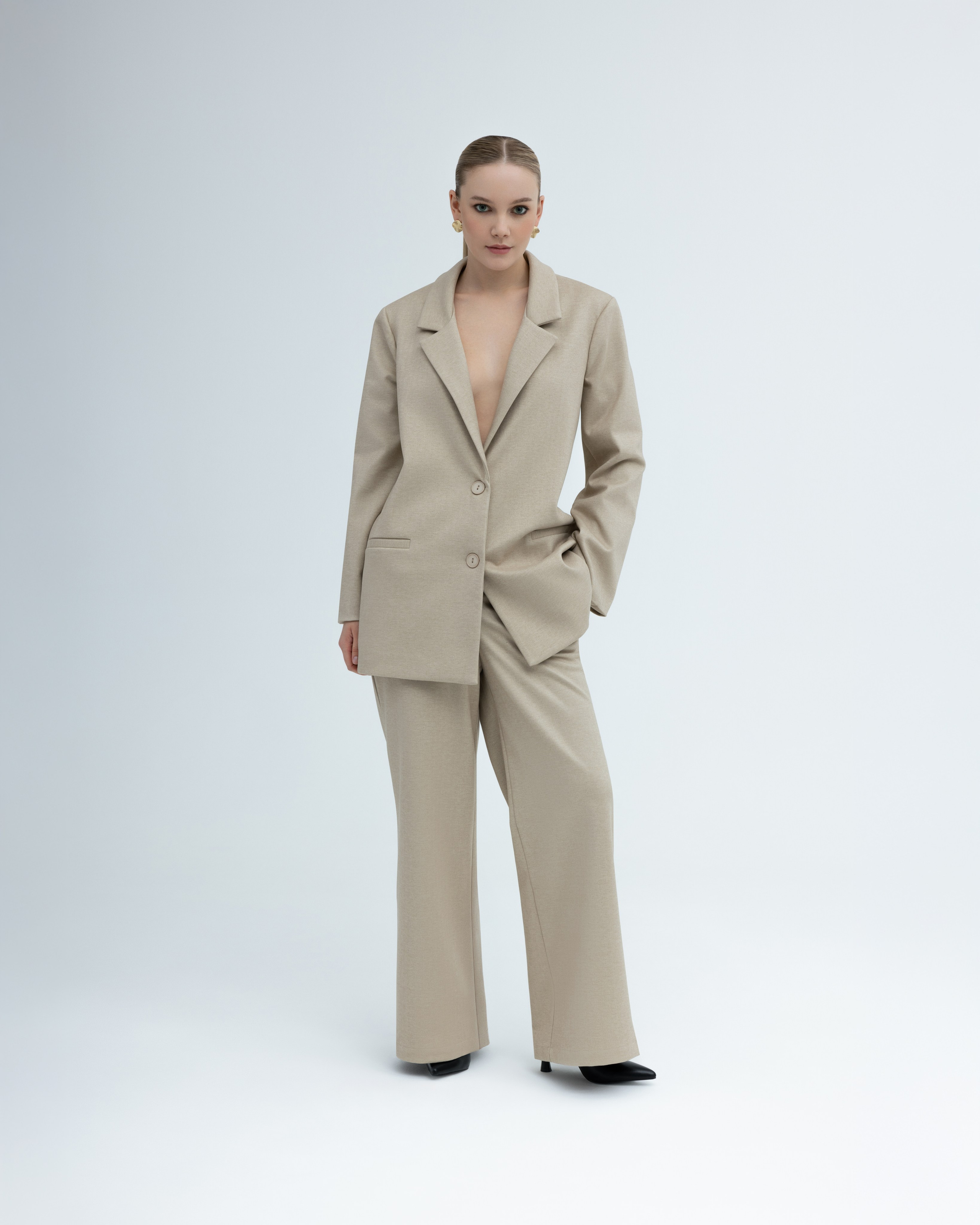 Voix. Photographer. Producer. Retoucher