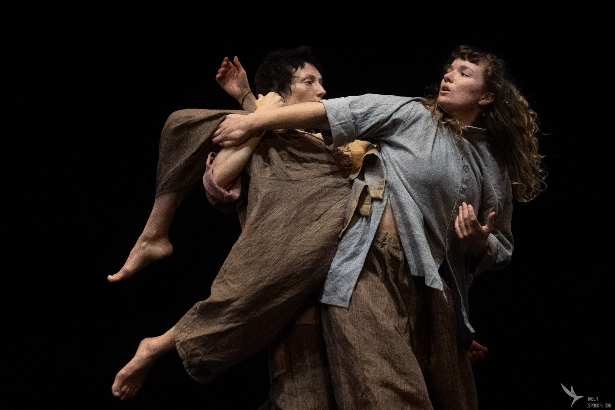 Танцевальная компания «Полуночники», спектакль «Очаг», Екатерина Курбатова, Екатерина Балякина, Елизавета Тарабанова 