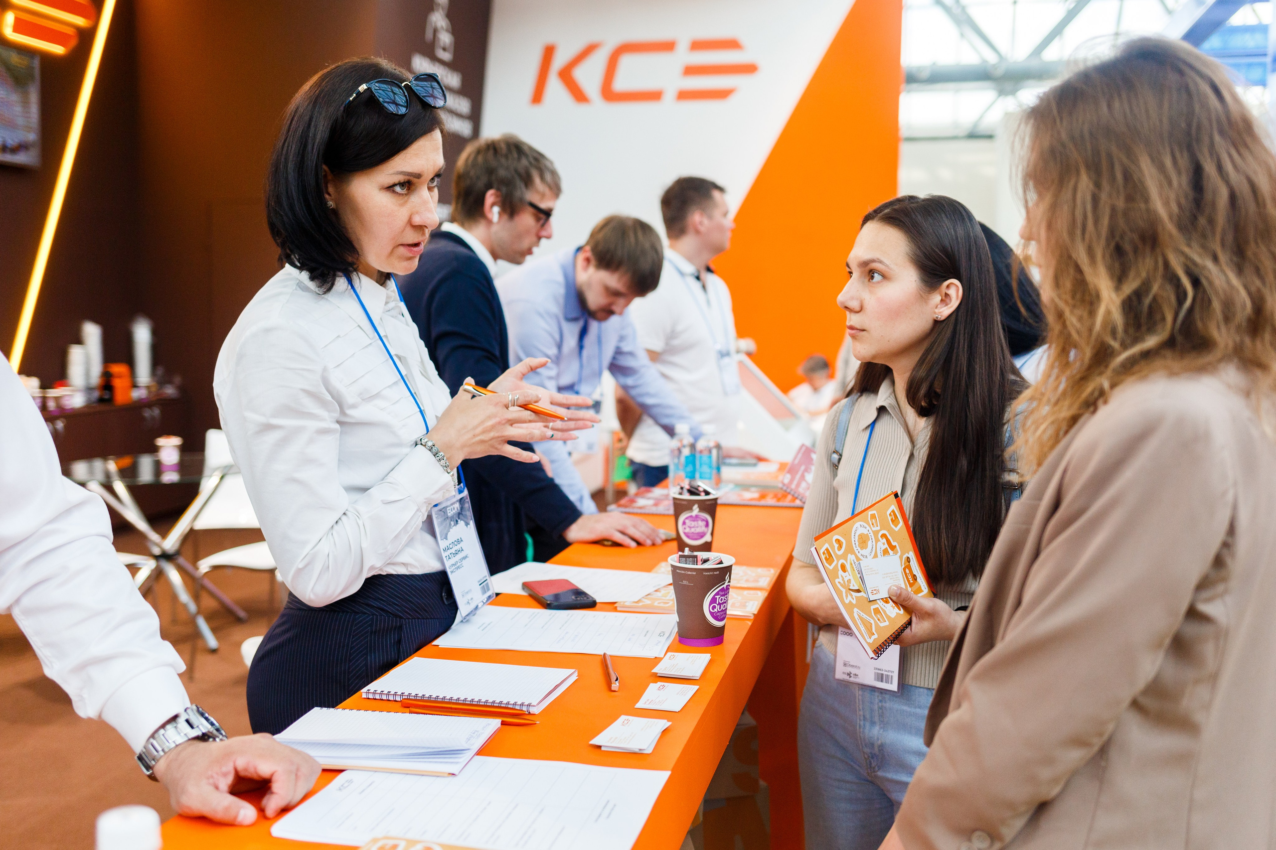 Обзор работы стенда Курьер-сервис. Репортажный фотограф Борис Геер