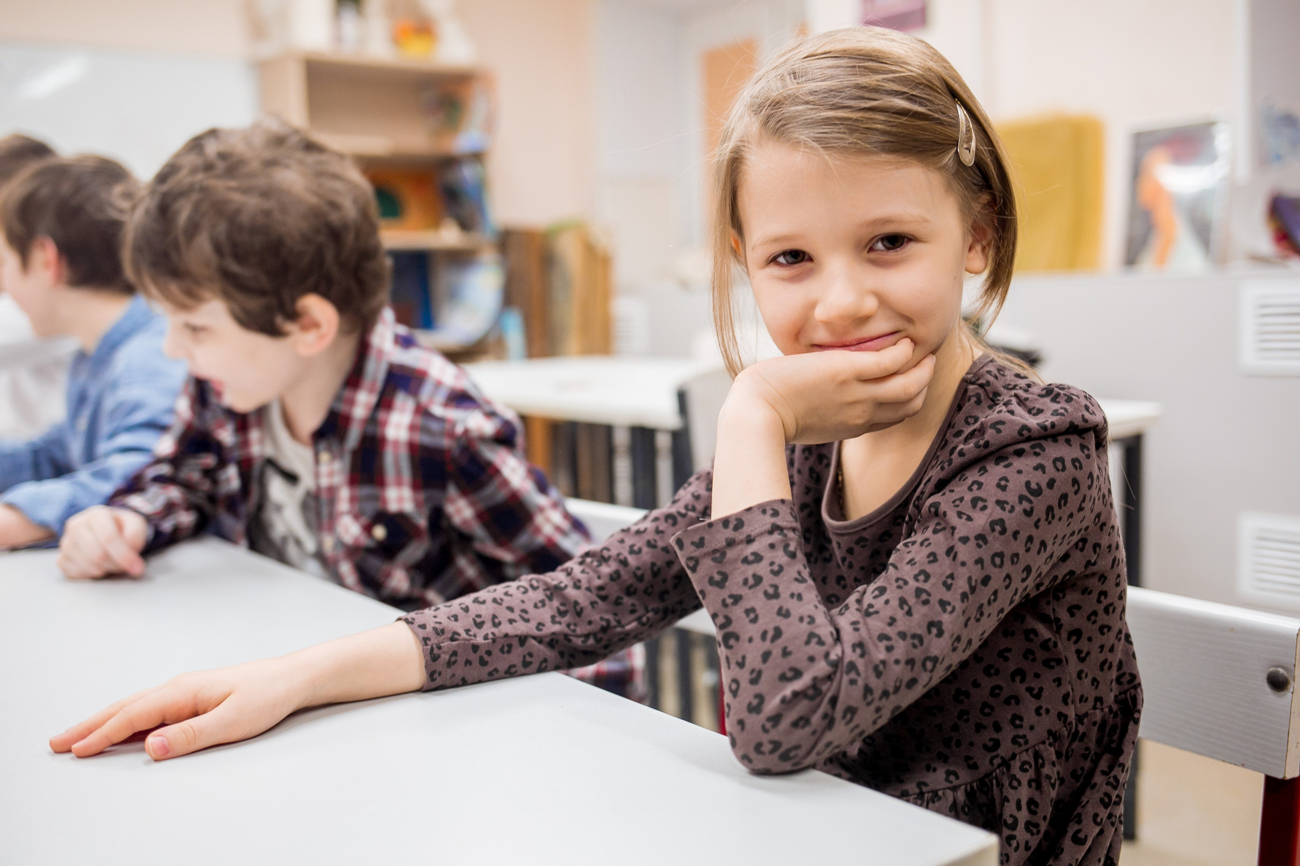 Школьники делают поделки к Новому году. Репортажный фотограф Борис Геер