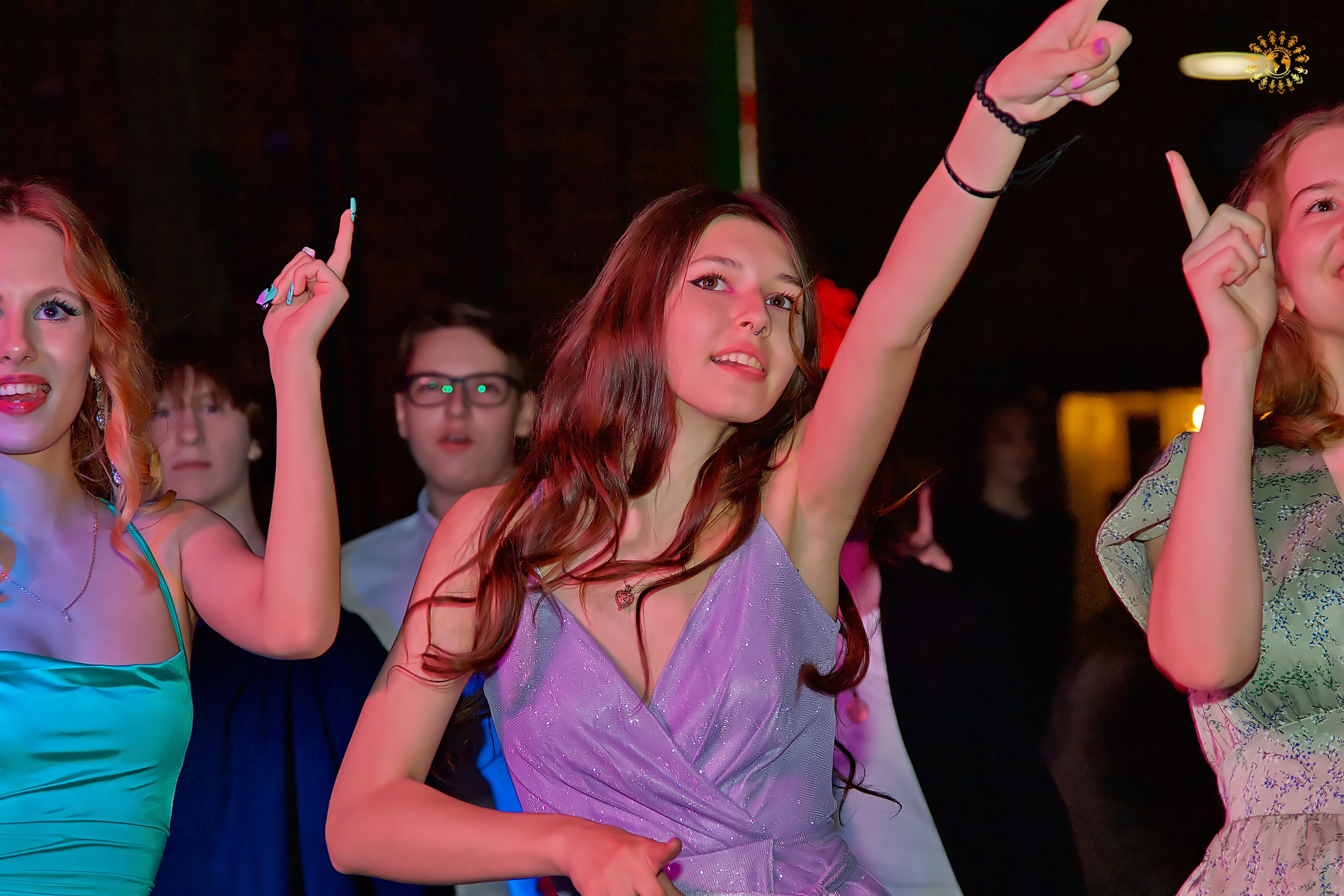 Выпускной 2023 (9-й класс, школа № 46). Loft Urban. Москва. Репортажная съемка в Москве и области. Анималистика