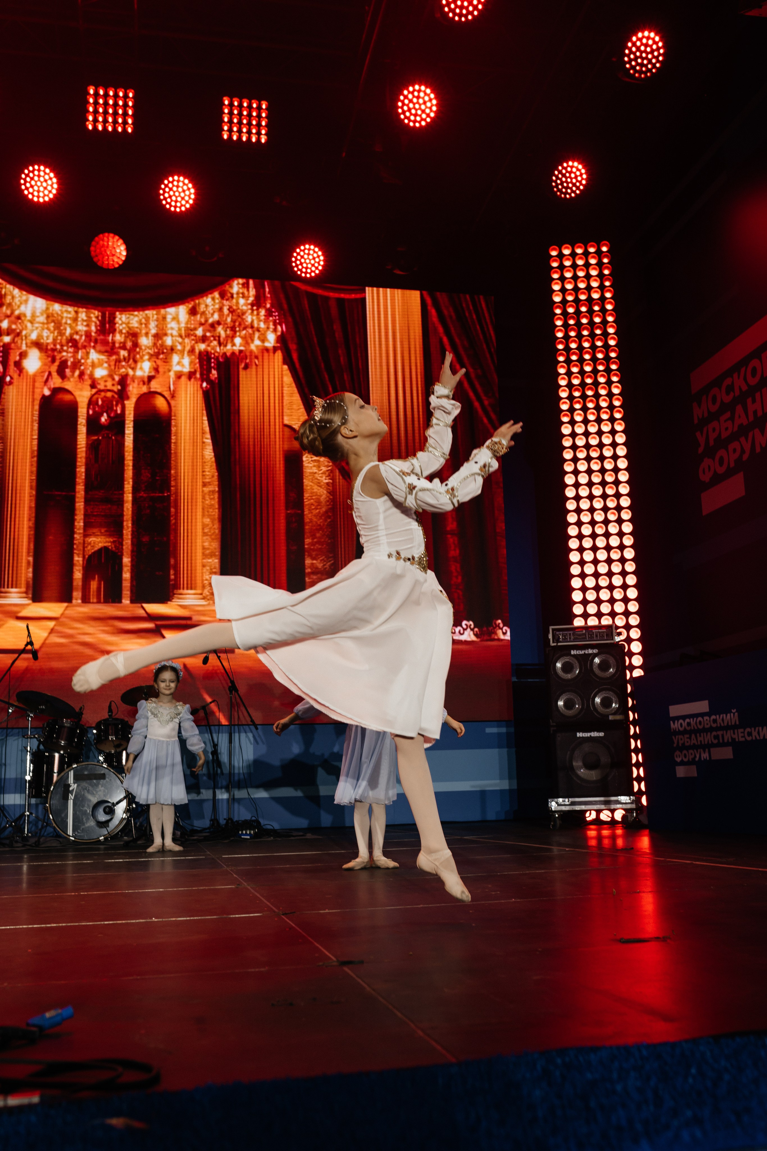 Московский урбанистический форум. Фонд Оксаны Фёдоровой. Ромео и Джульета. Фотограф Наталия Федосова, г. Москва. TG и Instagram @nataliya_raw