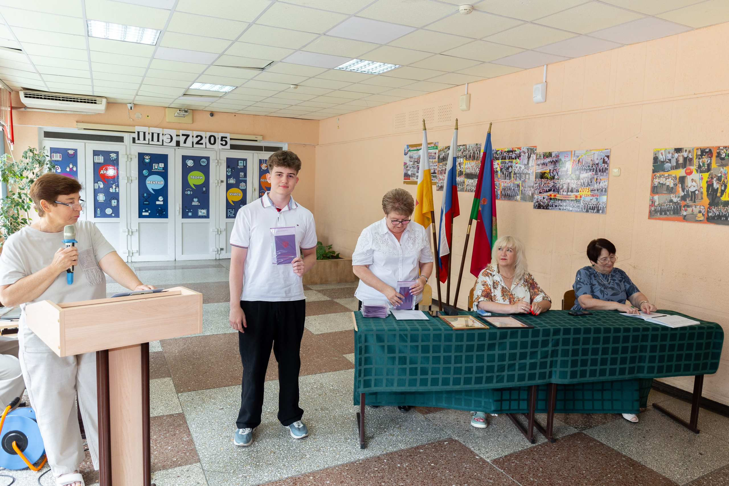 Вручение аттестатов (Гимназия№ 66). Фото и видеосъемка любых мероприятий в городе Краснодаре и Краснодарском крае. Щеколдин Антон