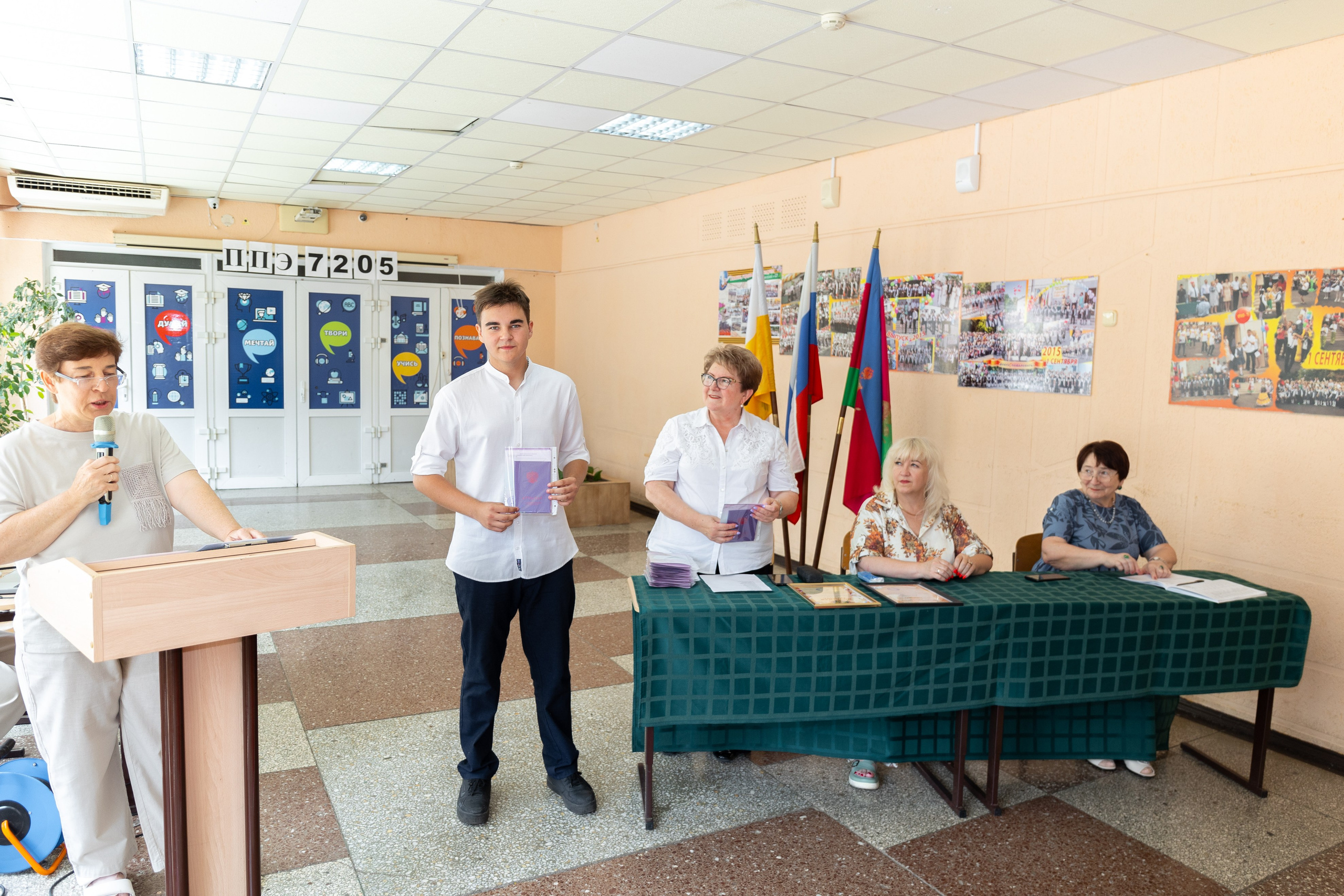 Вручение аттестатов (Гимназия№ 66). Фото и видеосъемка любых мероприятий в городе Краснодаре и Краснодарском крае. Щеколдин Антон