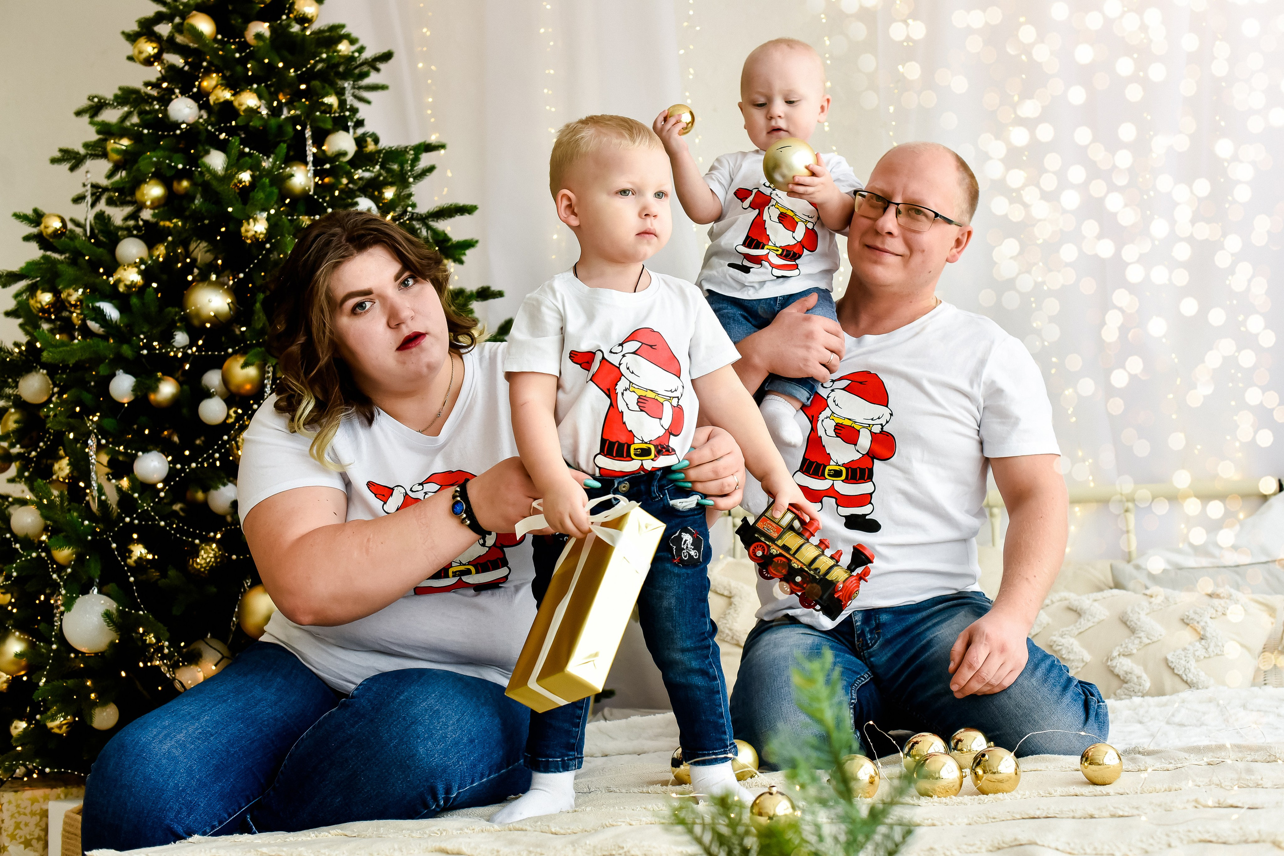 Новогодняя фотосессия для семьи Натальи И Дениса с сыновьями