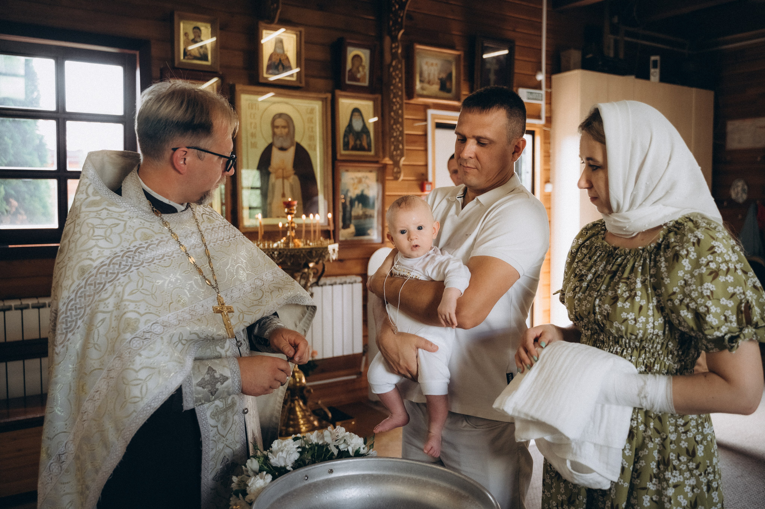 Крещение Марка (ХРАМ СВЯТИТЕЛЯ НИКОЛАЯ ЯПОНСКОГО). Семейный фотограф в Минске Дарья Дреко