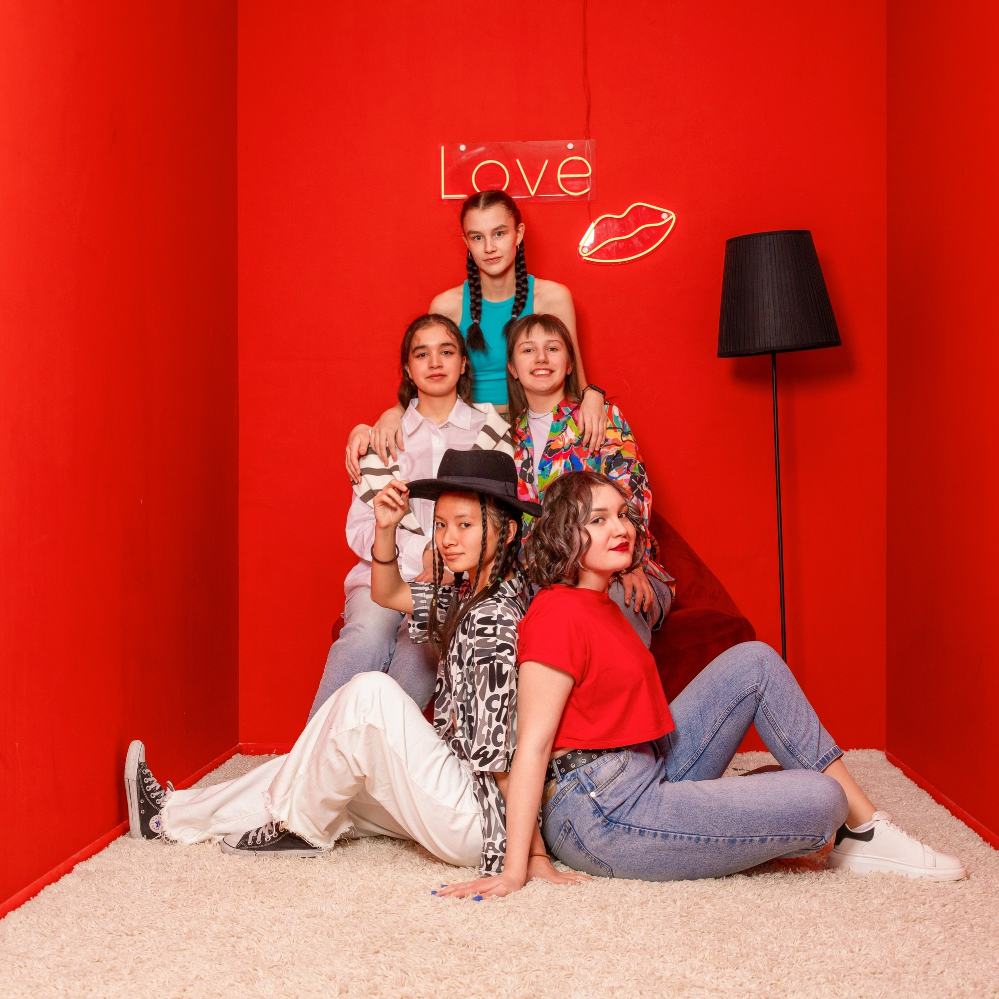 Фотосессия для выпускного альбома в студии: 72 школа 11б. СИГМА | Студия выпускных альбомов Красноярск