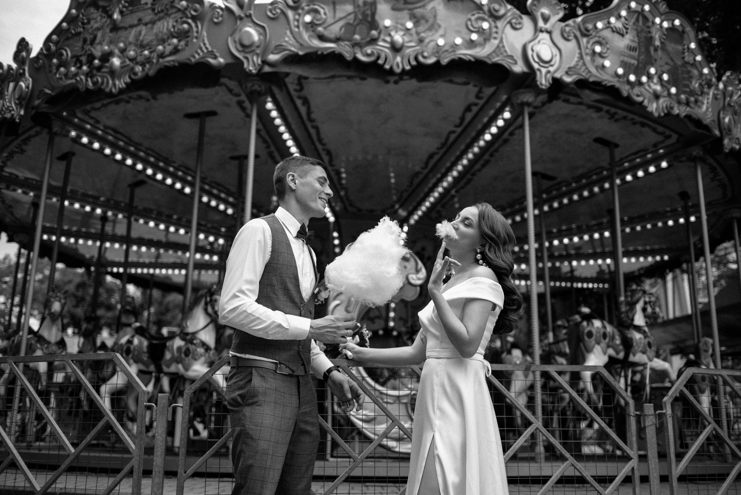 Свадебная прогулка по городу. Фотограф Ярута Оксана / Ростов-на-Дону