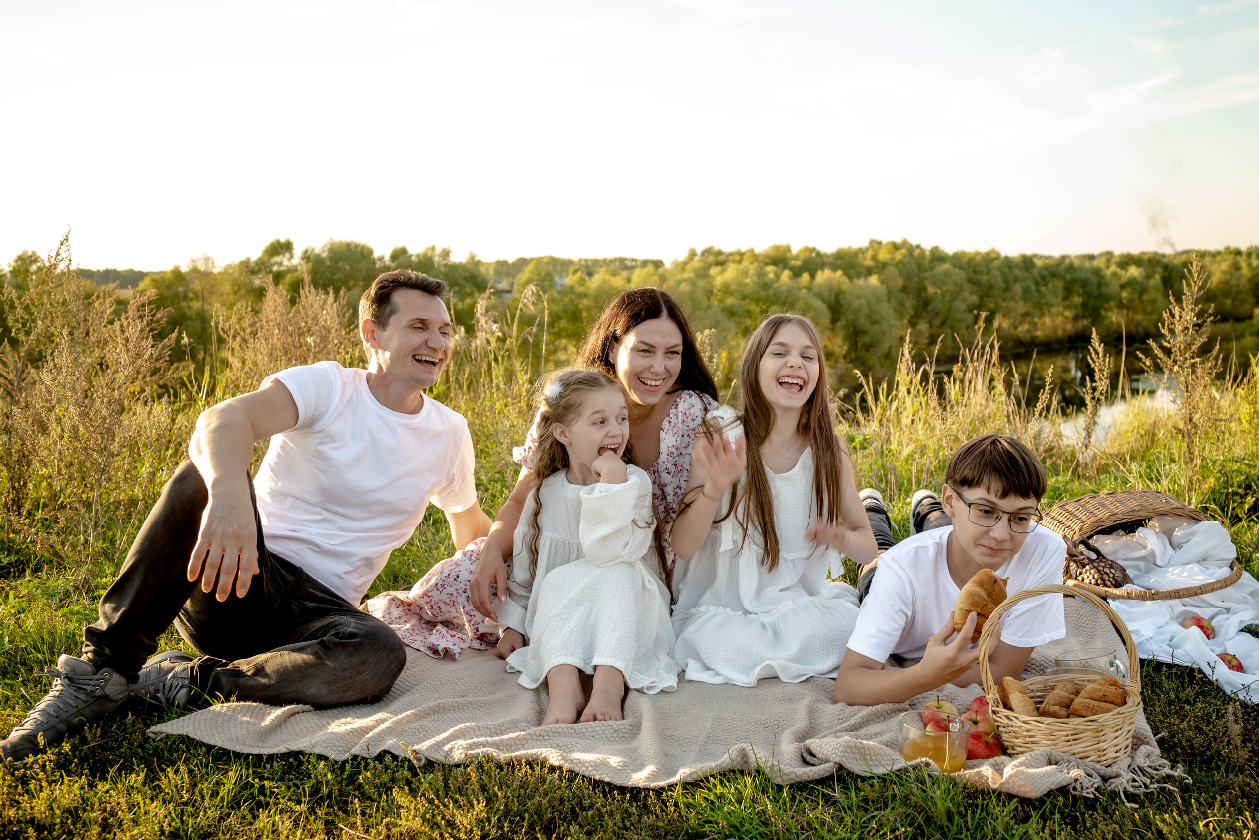 Закат в августе в шубке лисы. Свадебный и семейный фотограф в Новосибирске, Санкт-Петербурге, Москве