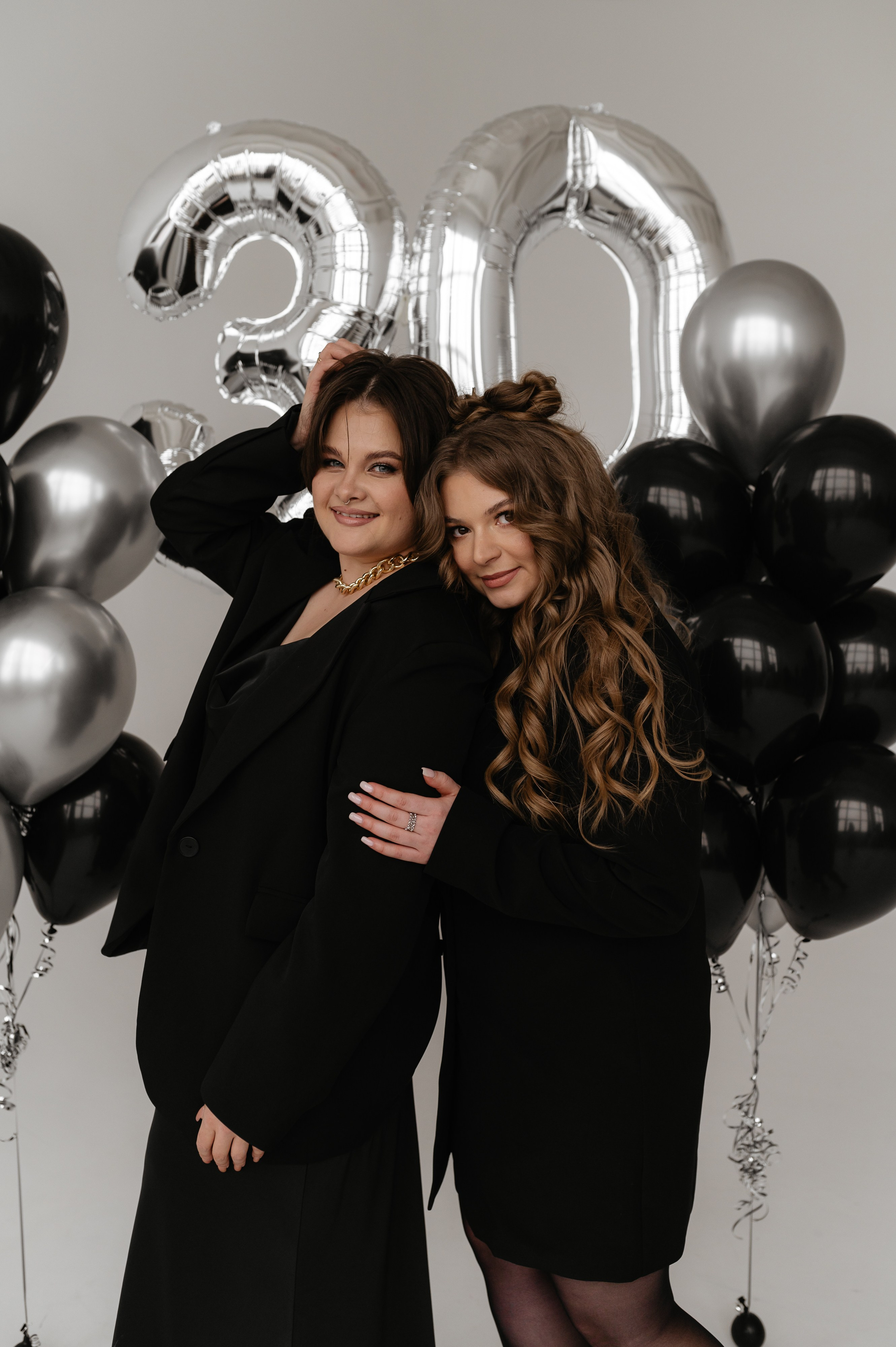 День рождения, в студии. Главная