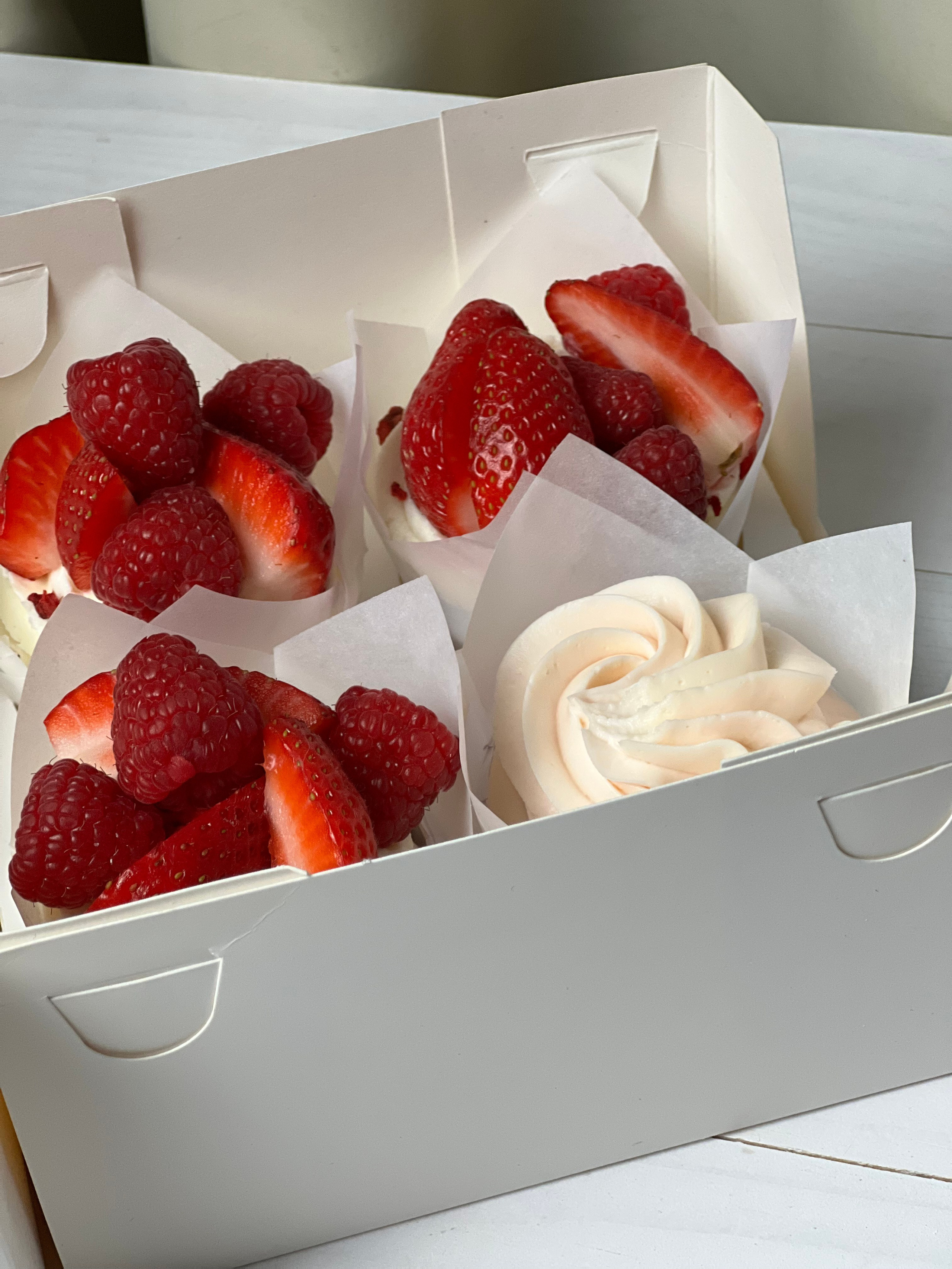 Торты и десерты. Выездной кейтеринг, съедобные букеты, торты и сладости на заказ