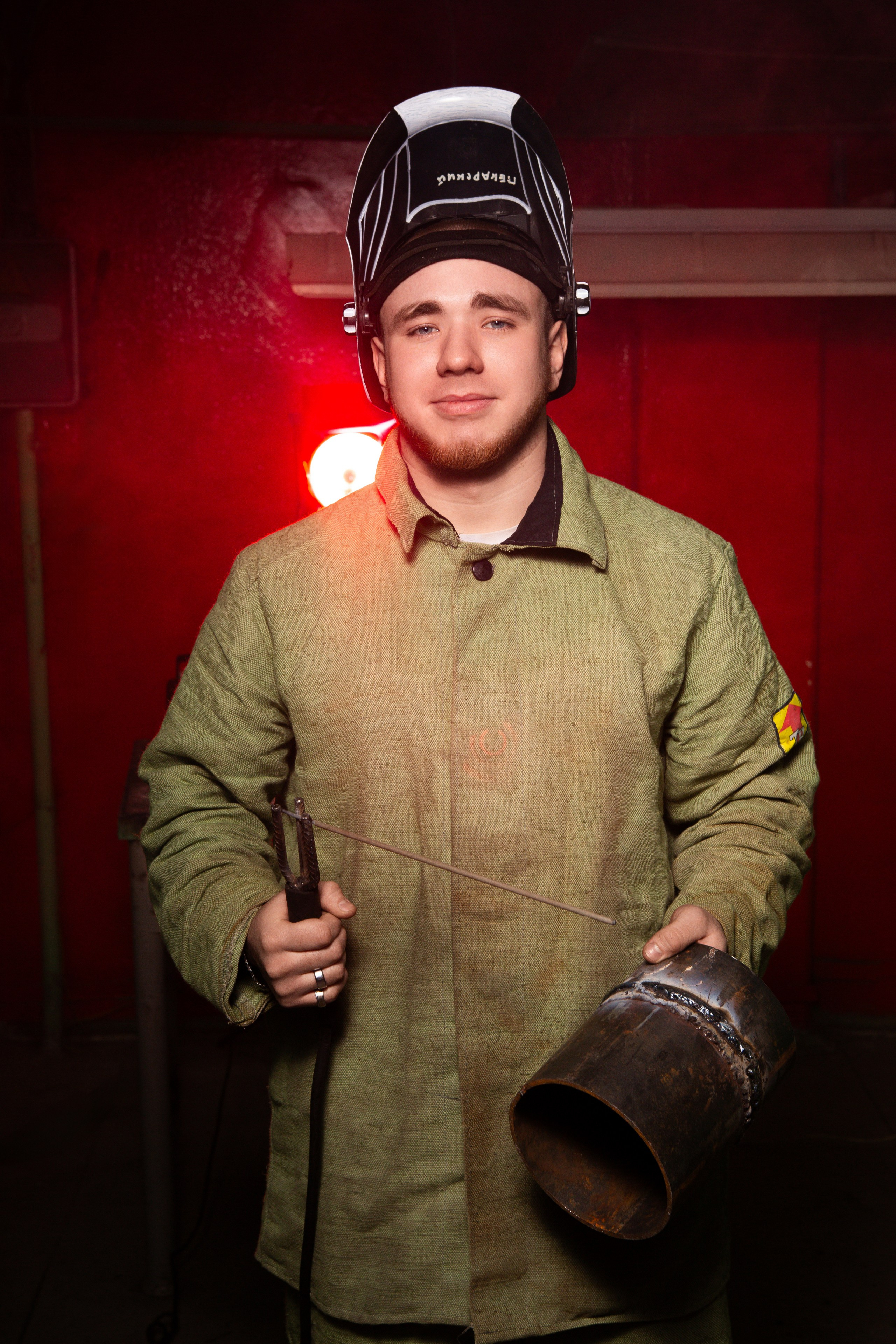 Портретная Фотосессия в Цеху для Выпускников Сварщиков | Твой Альбом Мценск. ТВОЙ АЛЬБОМ / ТВОИ ПРАВИЛА