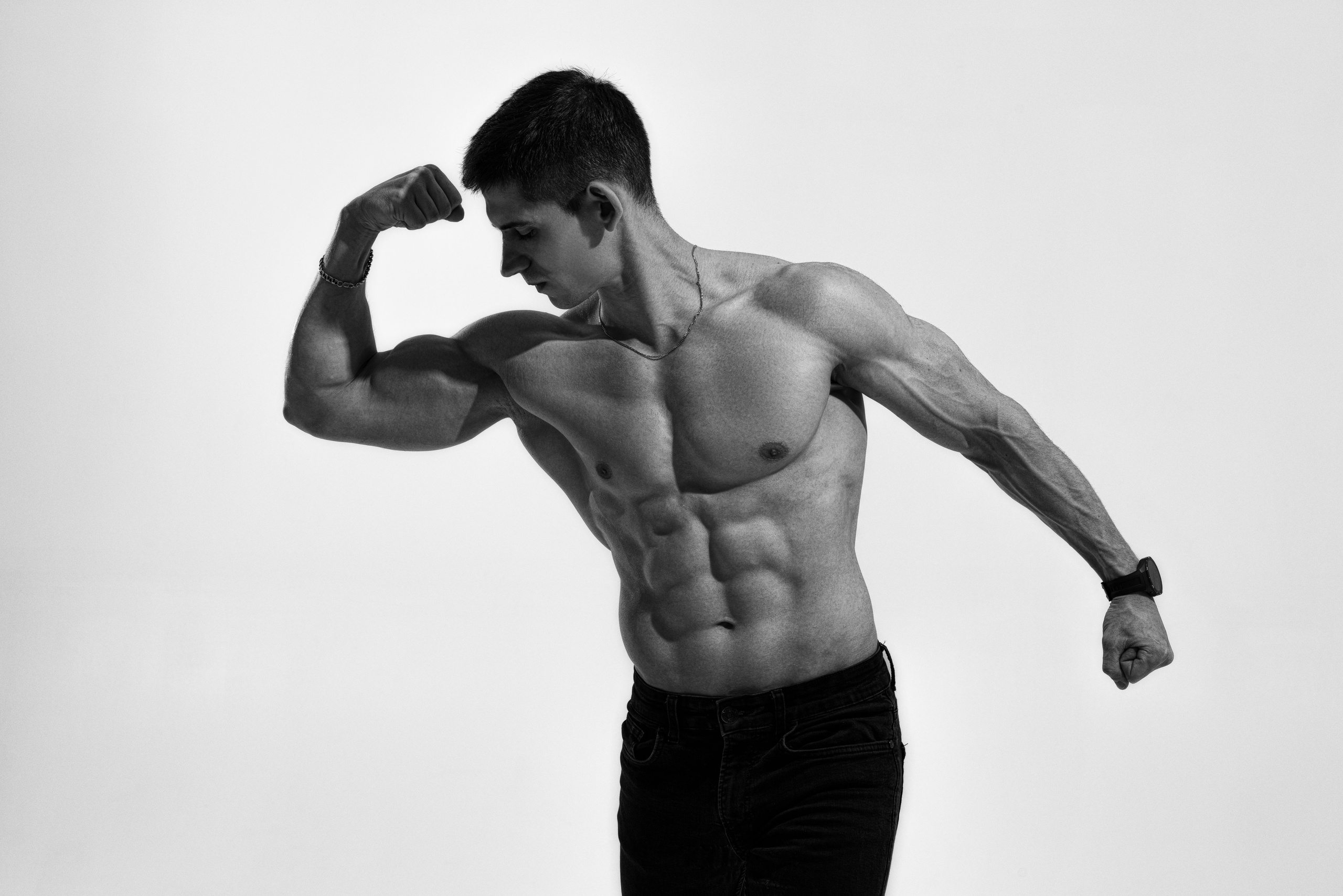 Съемка с Владом на циклораме с импульсным светом для себя и контента. Дмитрий Шульгин, портретный фотограф в Воронеже