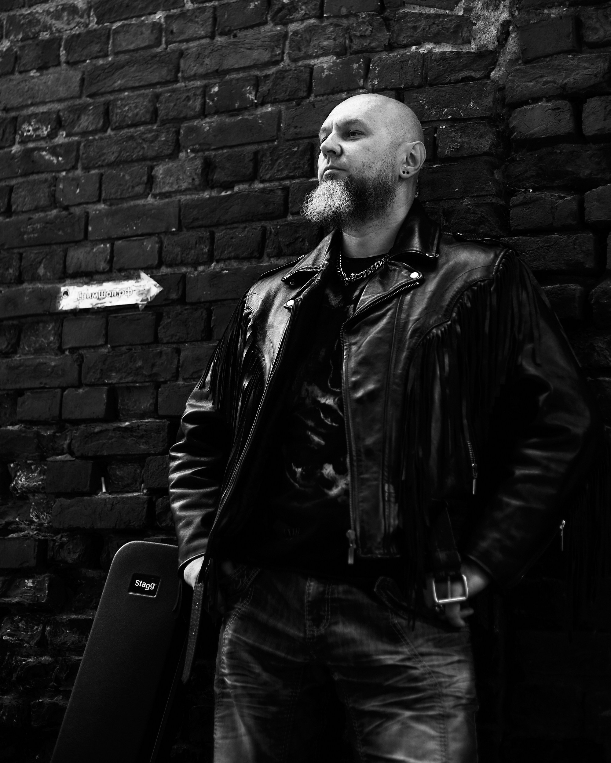 На улице (ЧБ)