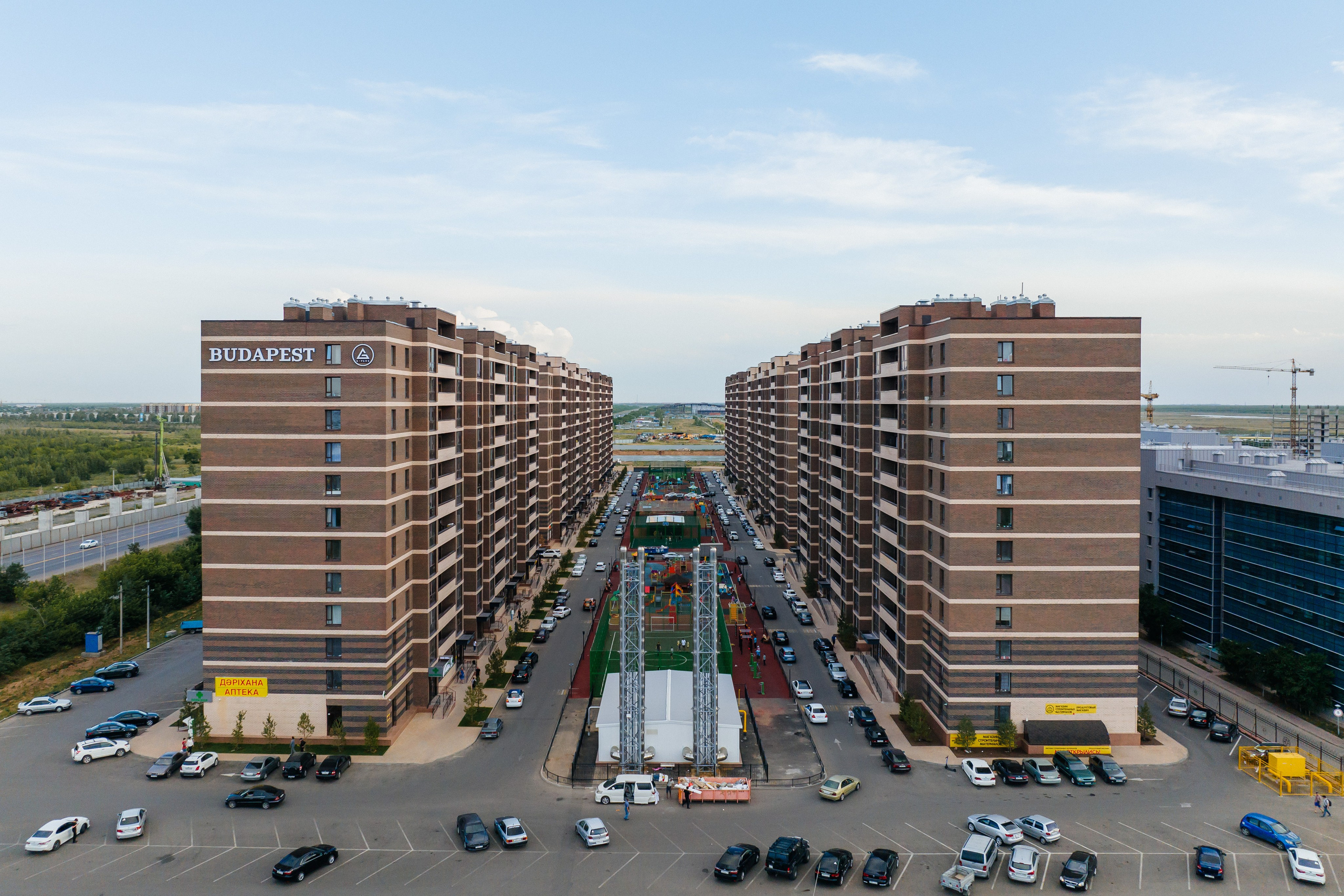 Проект 5. Сбор фотографии ЖК для клипа «Хочу квартиру от Габита». Дата: май 2022. Профессиональный фотограф в городе Астана/Алматы Даурен Сембаев