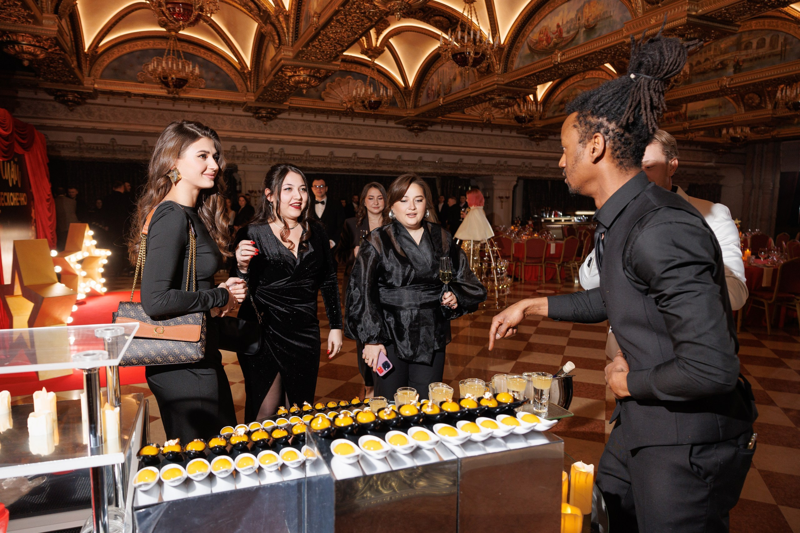 Teatro Veneziano — Своя компания. Контент для бизнеса в Екатеринбурге Полдень Медиа