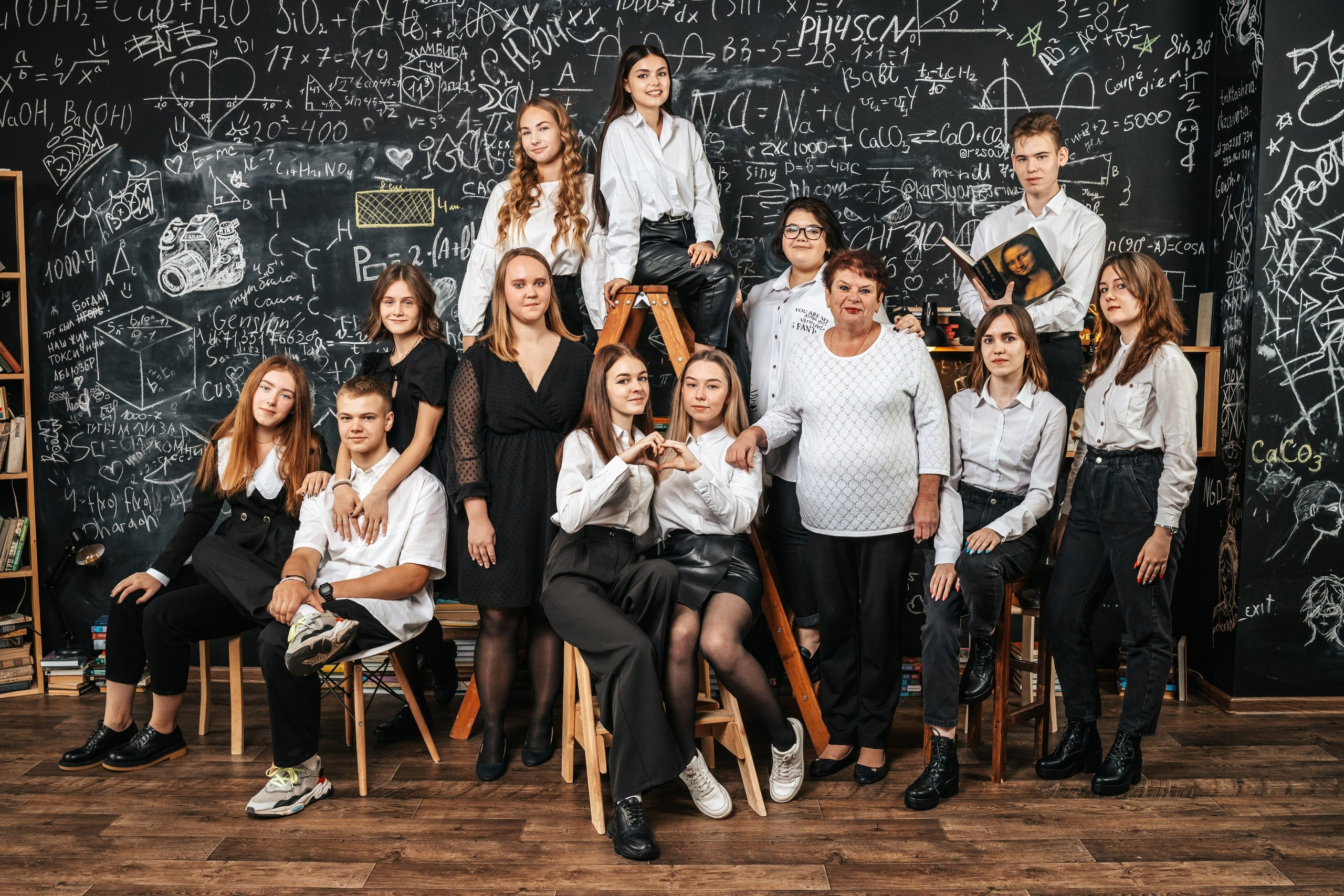 Студия школьной фотографии. Фотостудия выпускных альбомов в Твери. Студия школьной фотографии в Твери. Выпускные альбомы в Твери