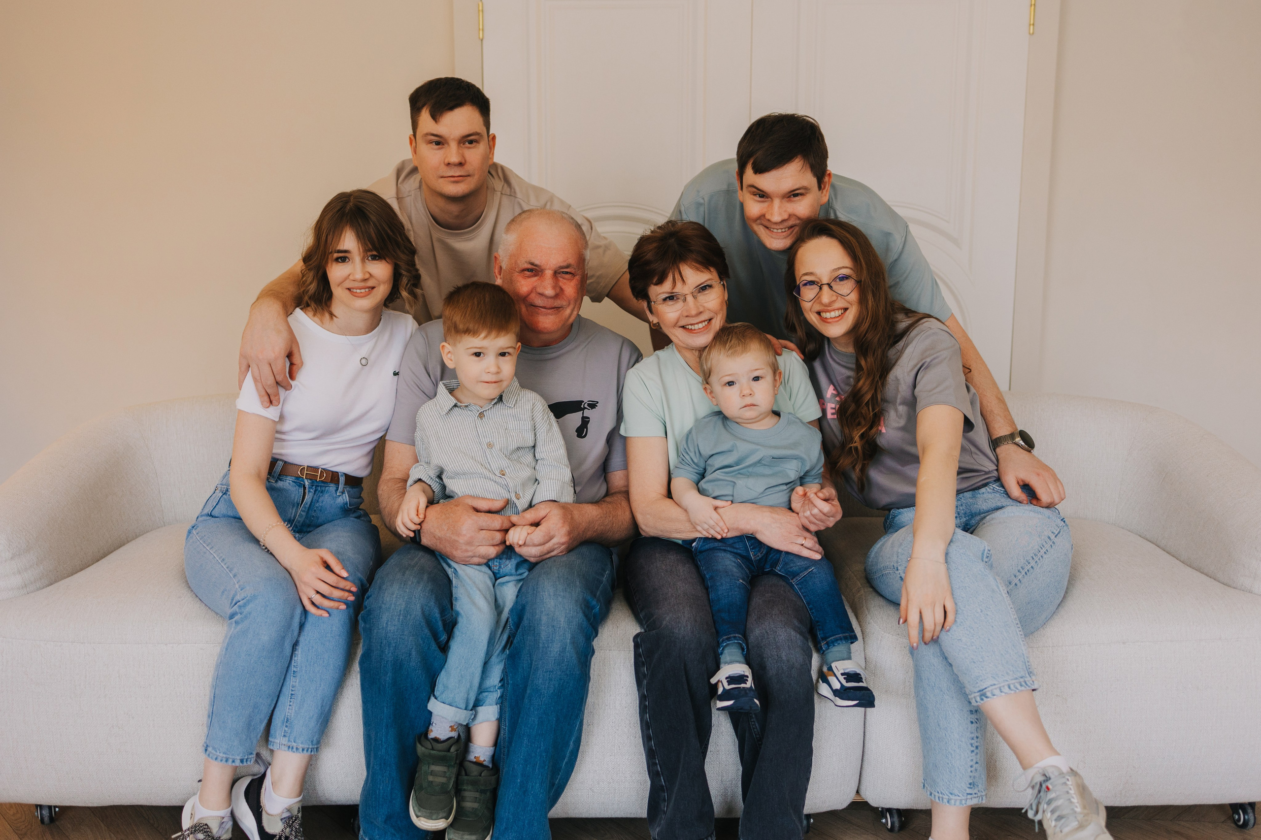 Большая семья. Домашняя фотосессия
