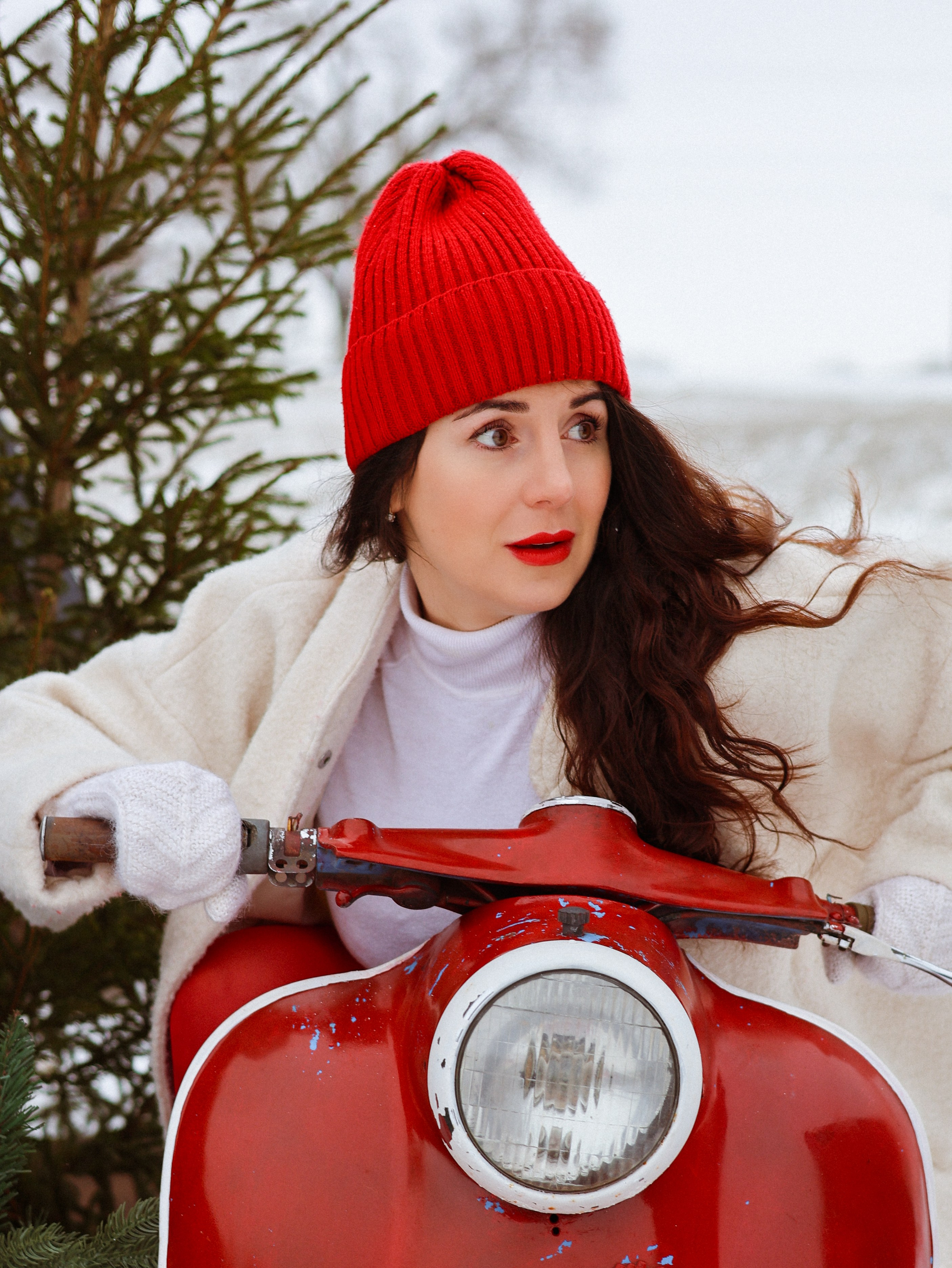 Вера в красном. Мания, портретный фотограф в городе Оренбург