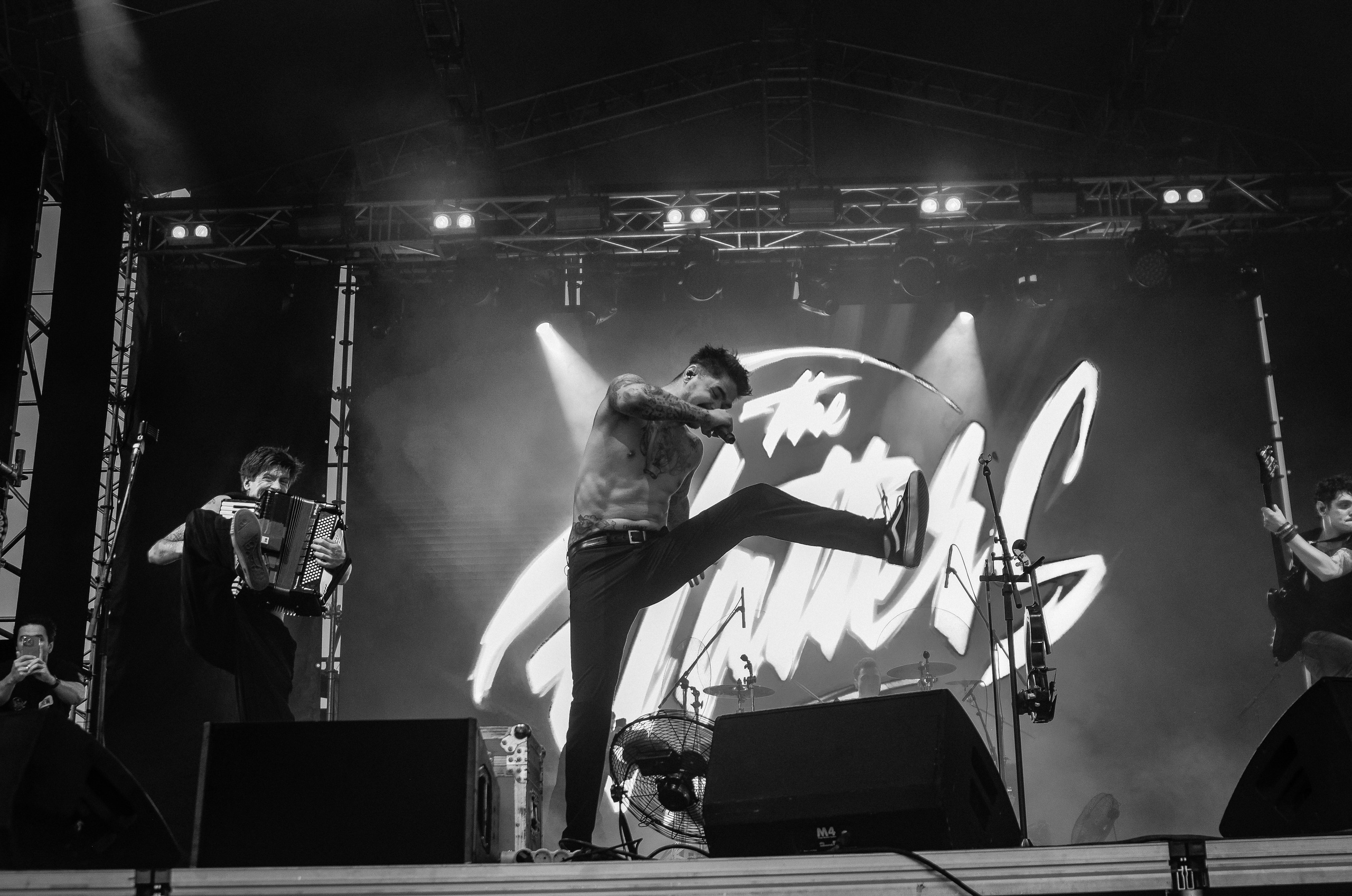 Концерт The Hatters на фестивале «Грань» в Барнауле. Денисова Аля — фотограф для парных съемок и индивидуальных историй в Барнауле