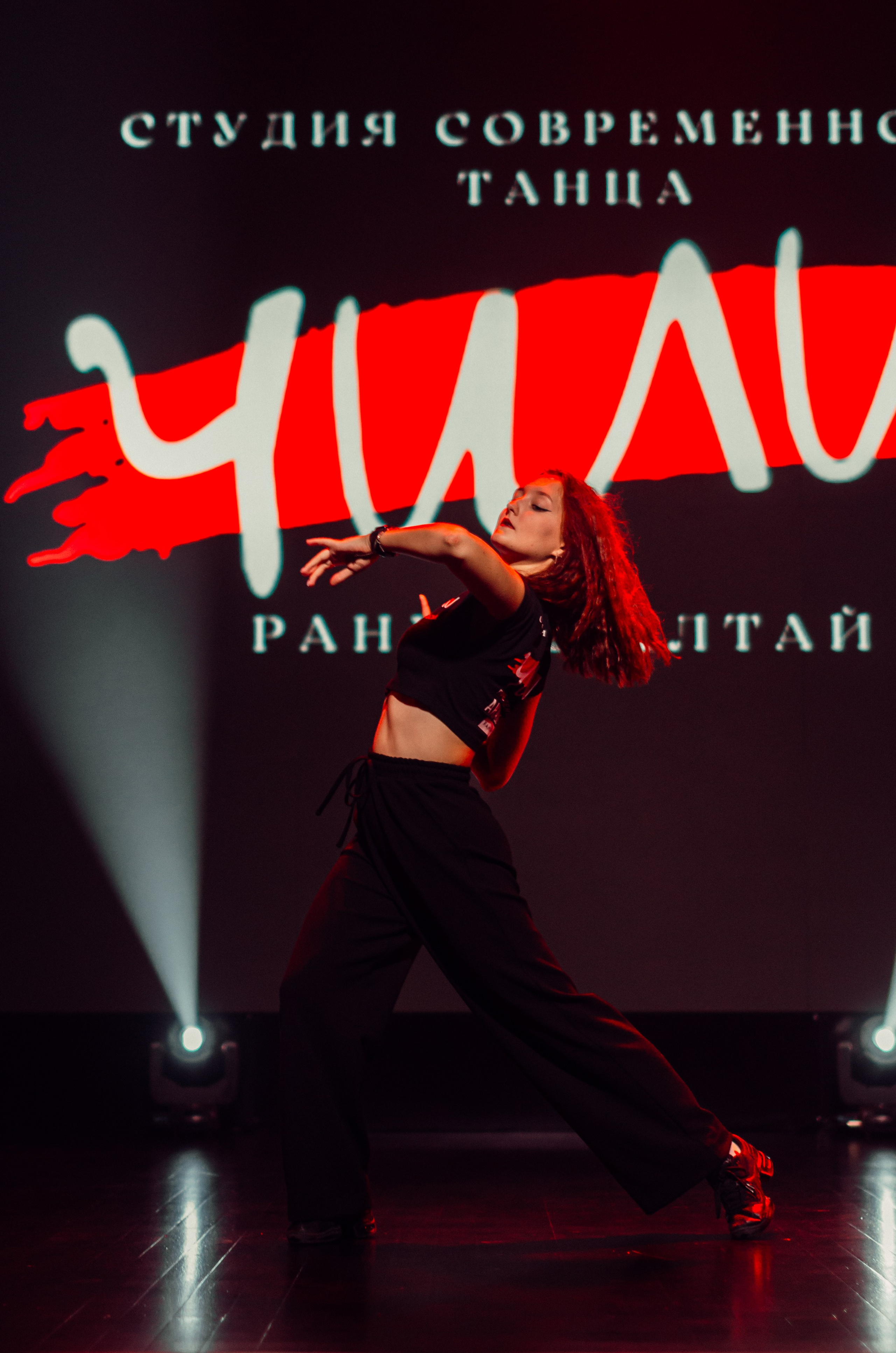 Групповая фотосъемка танцевального коллектива. Денисова Аля — фотограф для парных съемок и индивидуальных историй в Барнауле