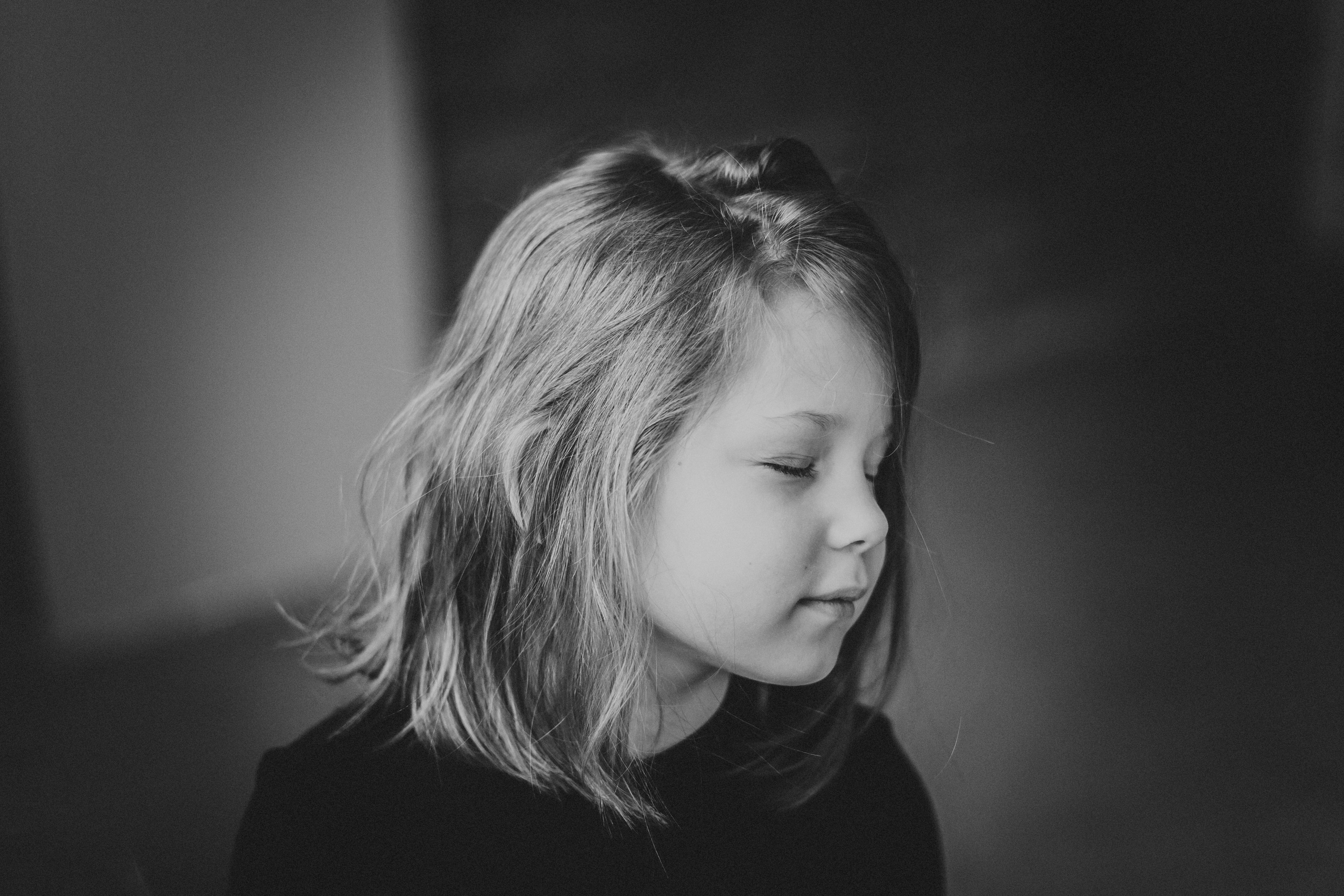 Маленькие брат с сестрой на фотосессии в студии Pavilion. Детский, свадебный и семейный фотограф Юлия Курбатова, Санкт-Петербург