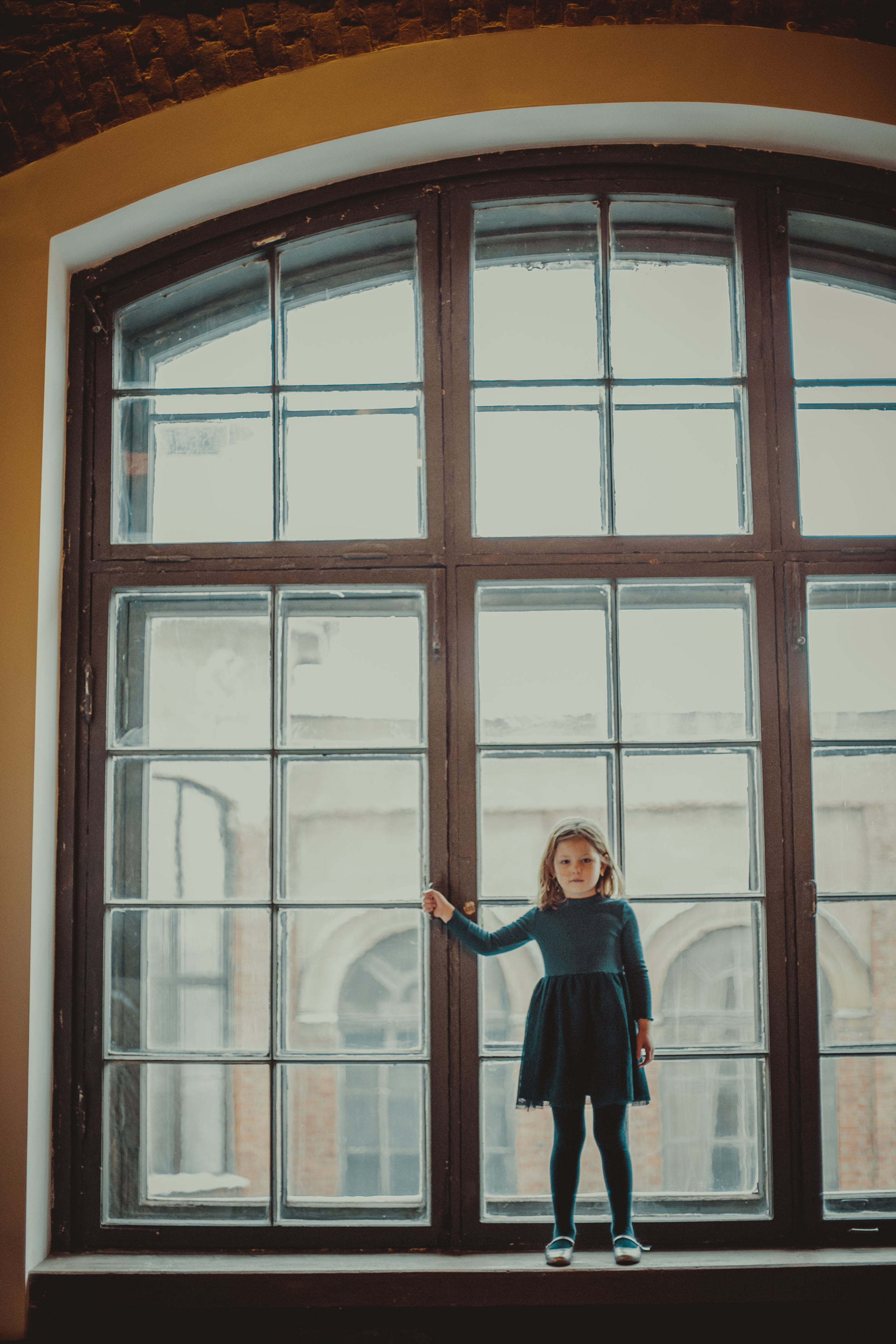 Маленькие брат с сестрой на фотосессии в студии Pavilion. Детский, свадебный и семейный фотограф Юлия Курбатова, Санкт-Петербург