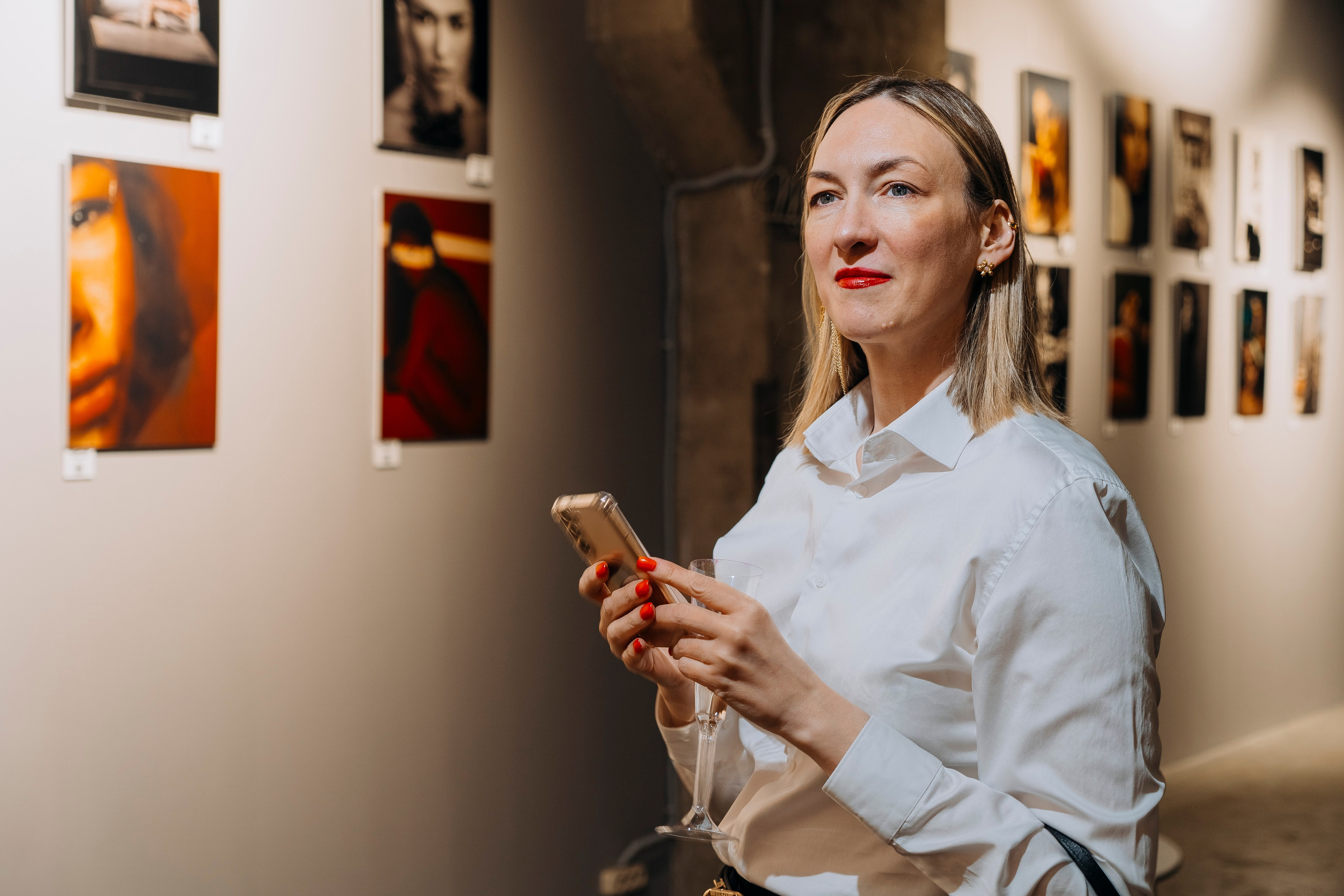Вернисаж фотовыставки MFamilia «Гармония различий». Организация фотовыставок в Петербурге и Москве, MFamilia (МФамилия)