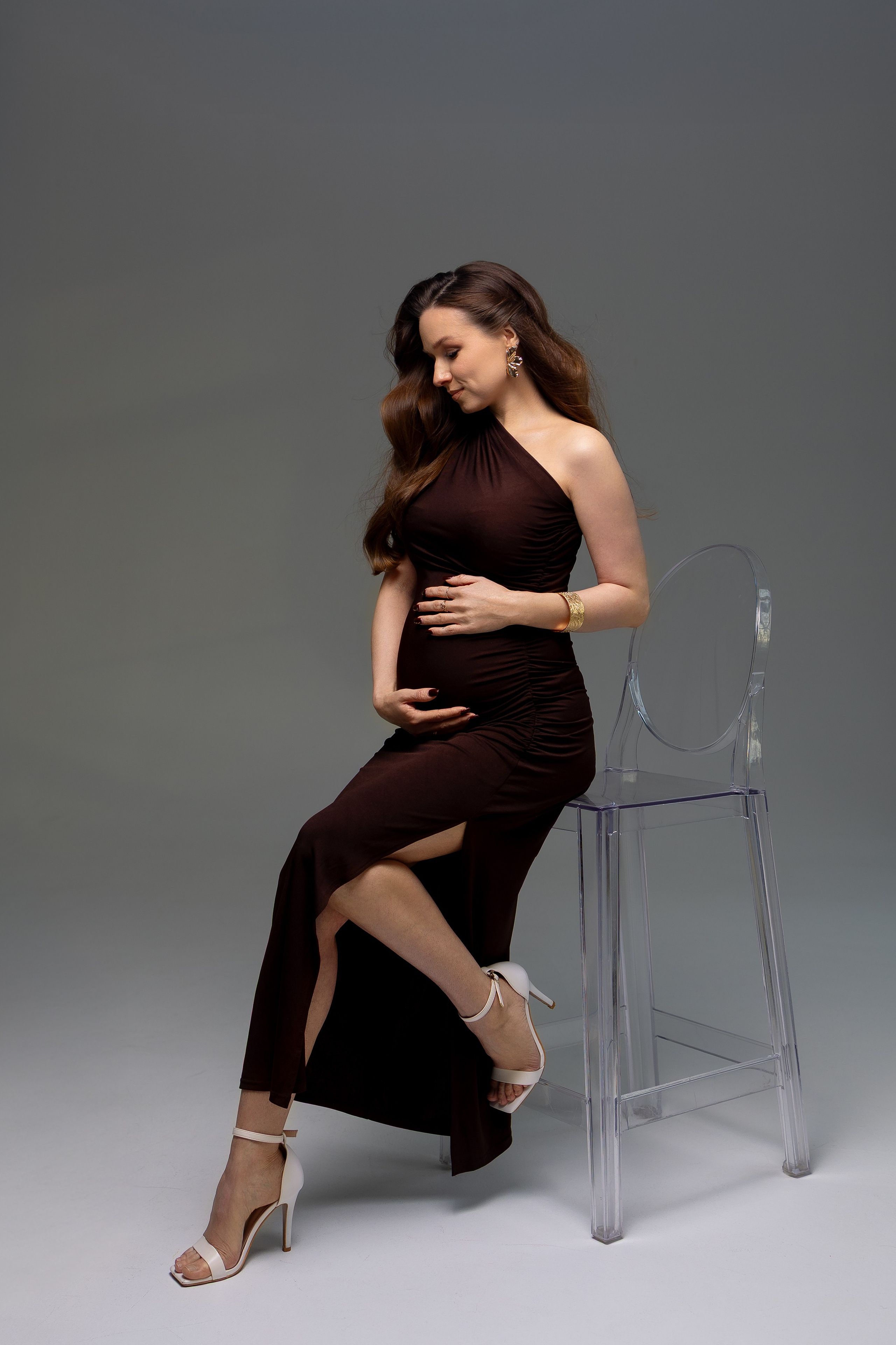 Вероника, классическая портретная фотосессия беременности в студии. Семейный фотограф в Москве Марина Петра