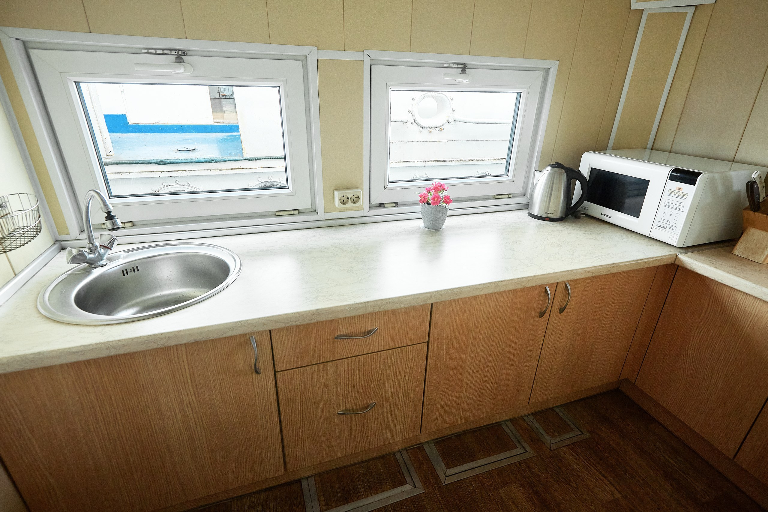 Съёмка интерьера прогулочного катера типа «Ярославец» (1958)