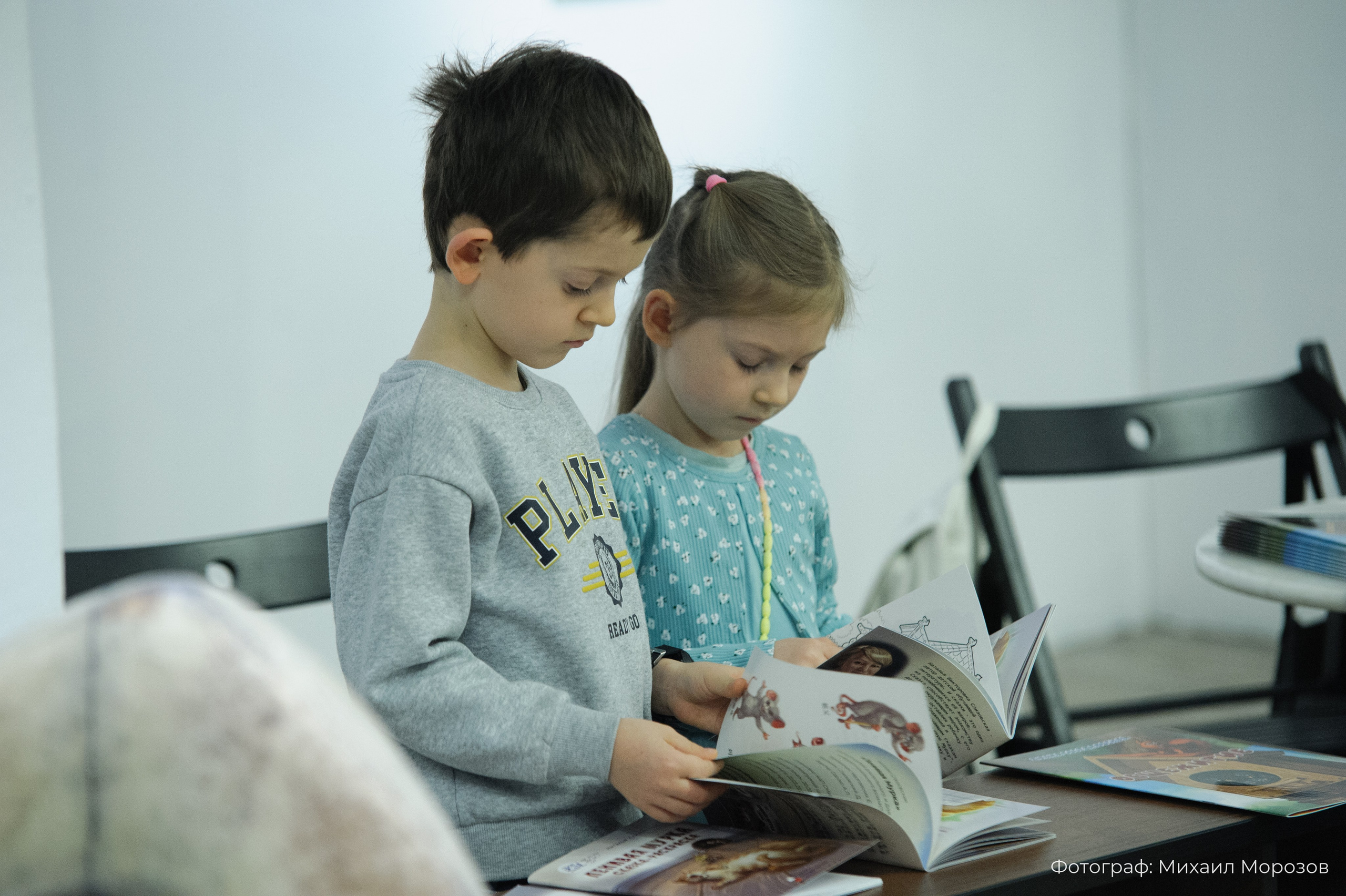Встреча с детскими писателями в галерее на Каширке 21.12.2025. Фотограф Михаил Морозов. Москва и МО
