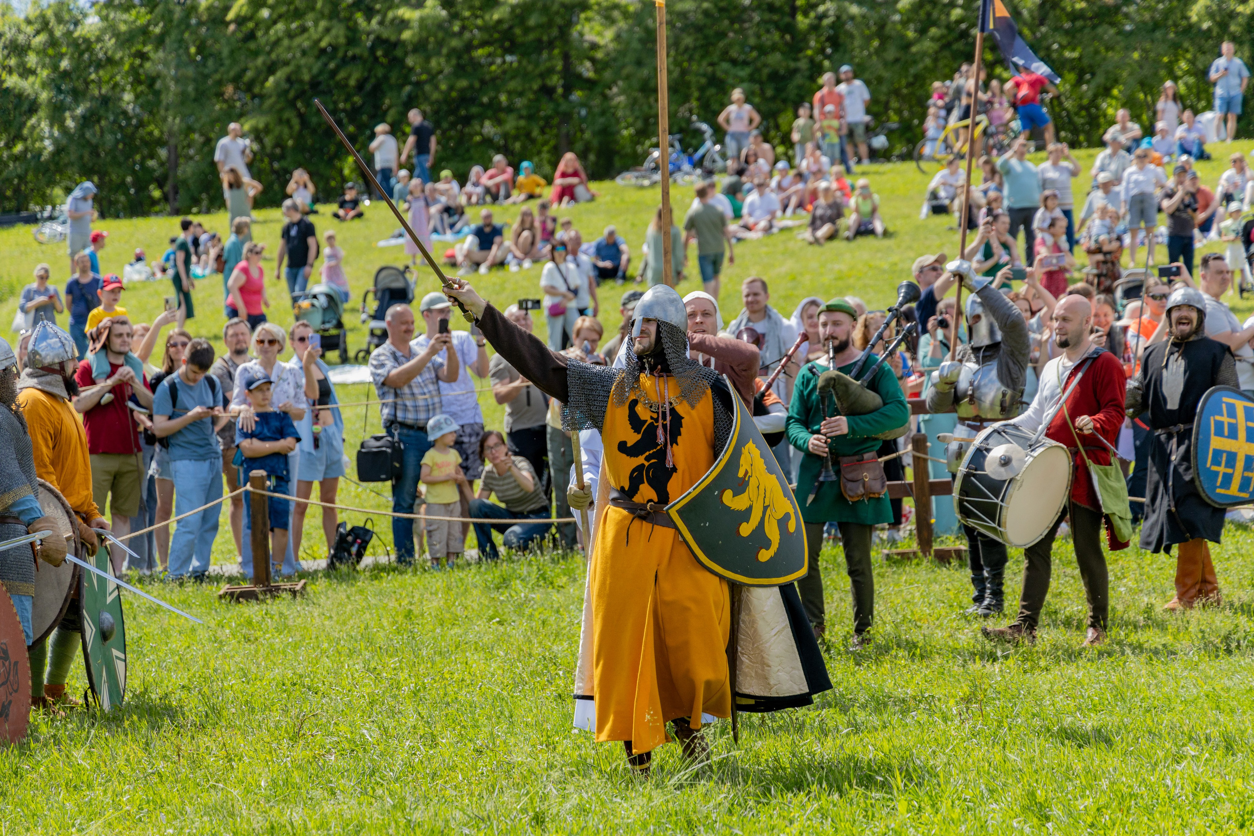 Земля Легенд: Солнце и медведь Фест. Репортажный, семейный и студийный фотограф в Москве Демин Алексей