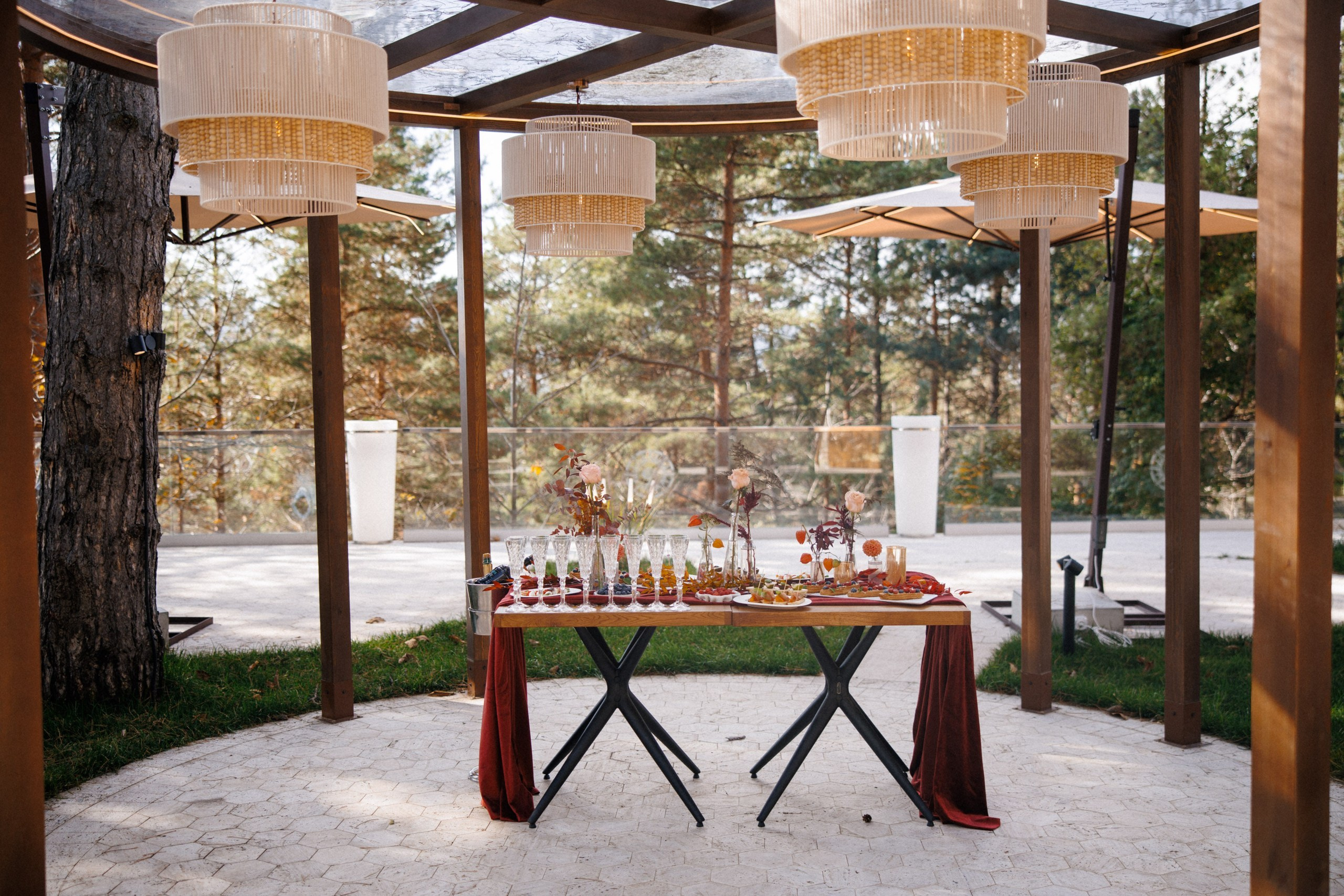 Предложение РУКИ и СЕРДЦА в курортном парке Кисловодска. Ланшафт и архитектура невероятно красивой локации и эмоции влюбленных. Организация мероприятий ЮФО