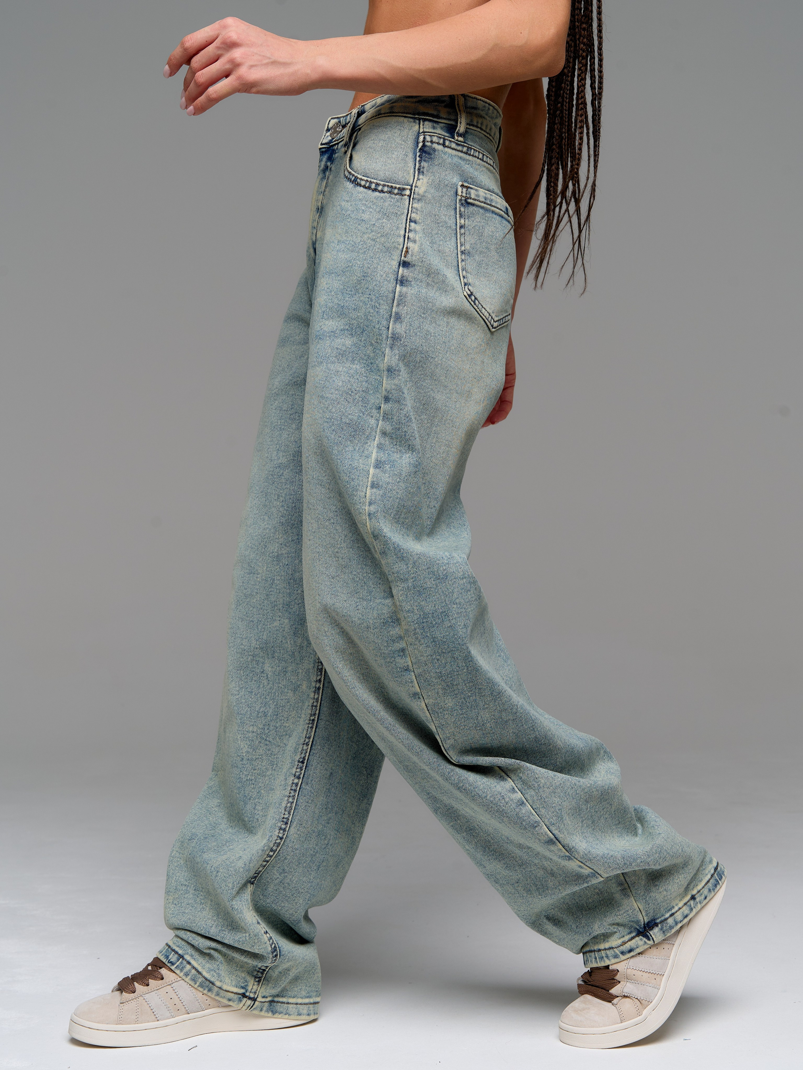 Джинсы. Фотограф для маркетплейсов в Москве