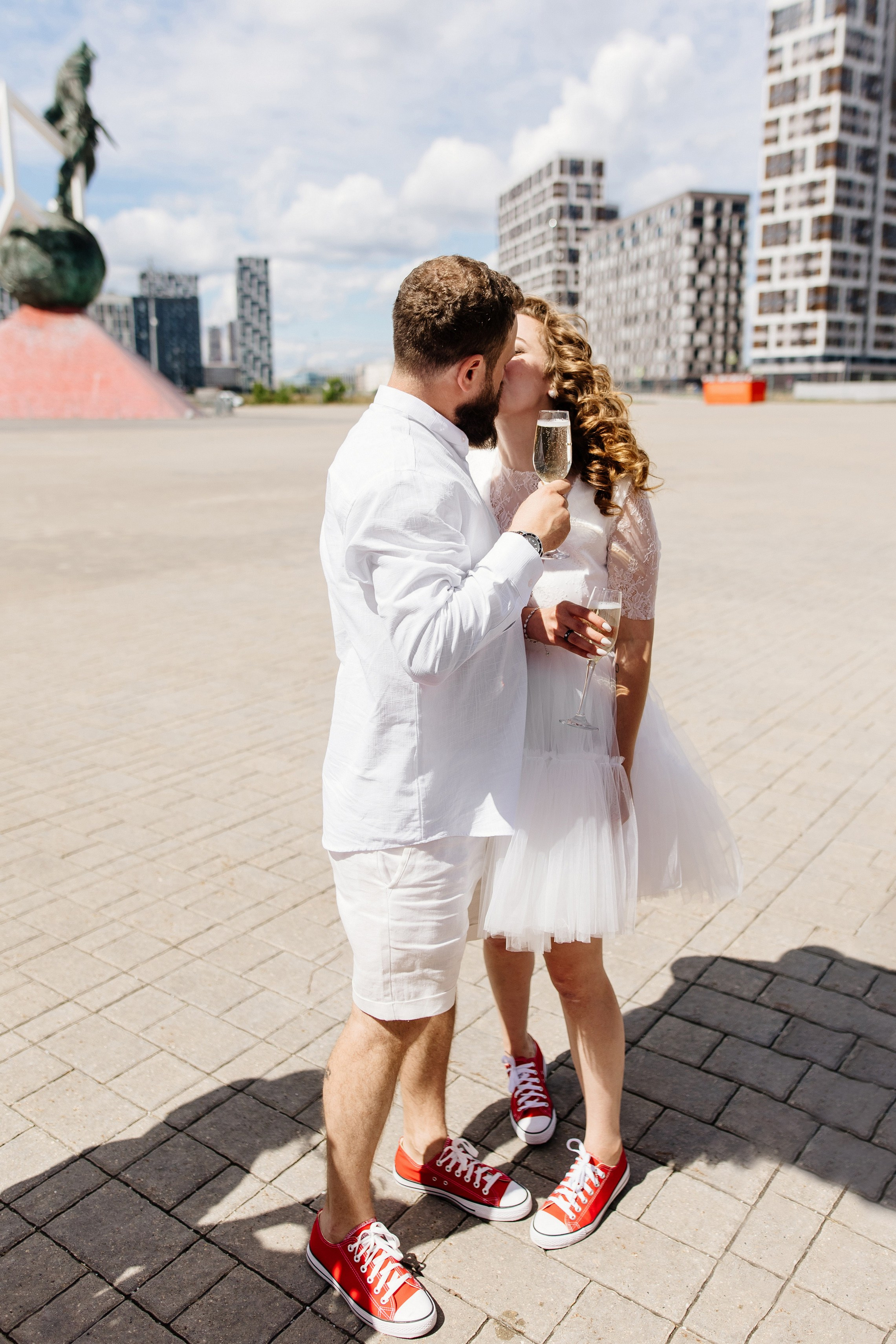 Свадьба на стадионе Спартак Лукойл Арена, свадьба на Северном речном вокзале, свадьба в метро, новые адреса счастья. Свадебный и семейный фотограф Екатерина Иванова