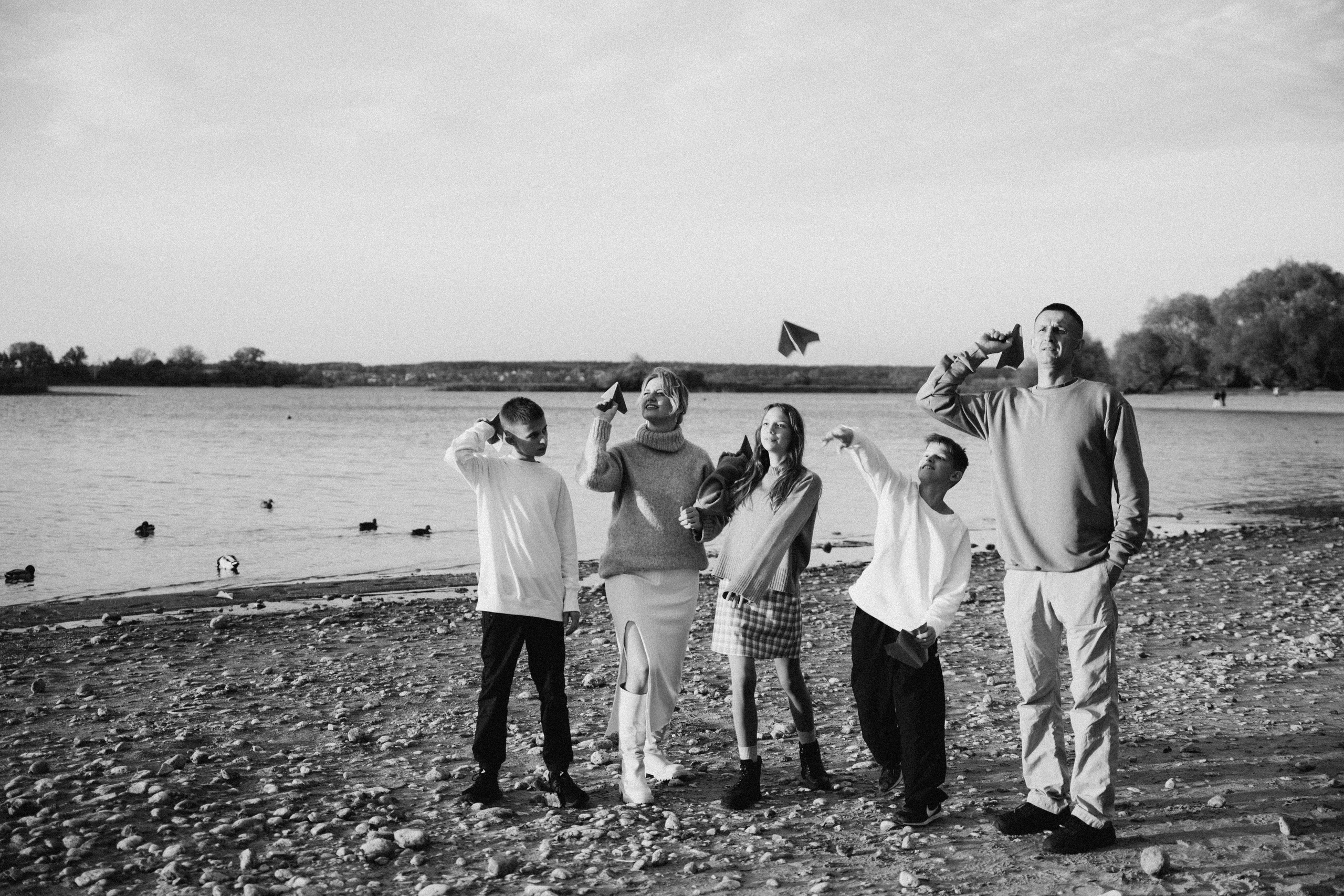 Большая семья на маленьком море. Репортажный и детский фотограф в Минске