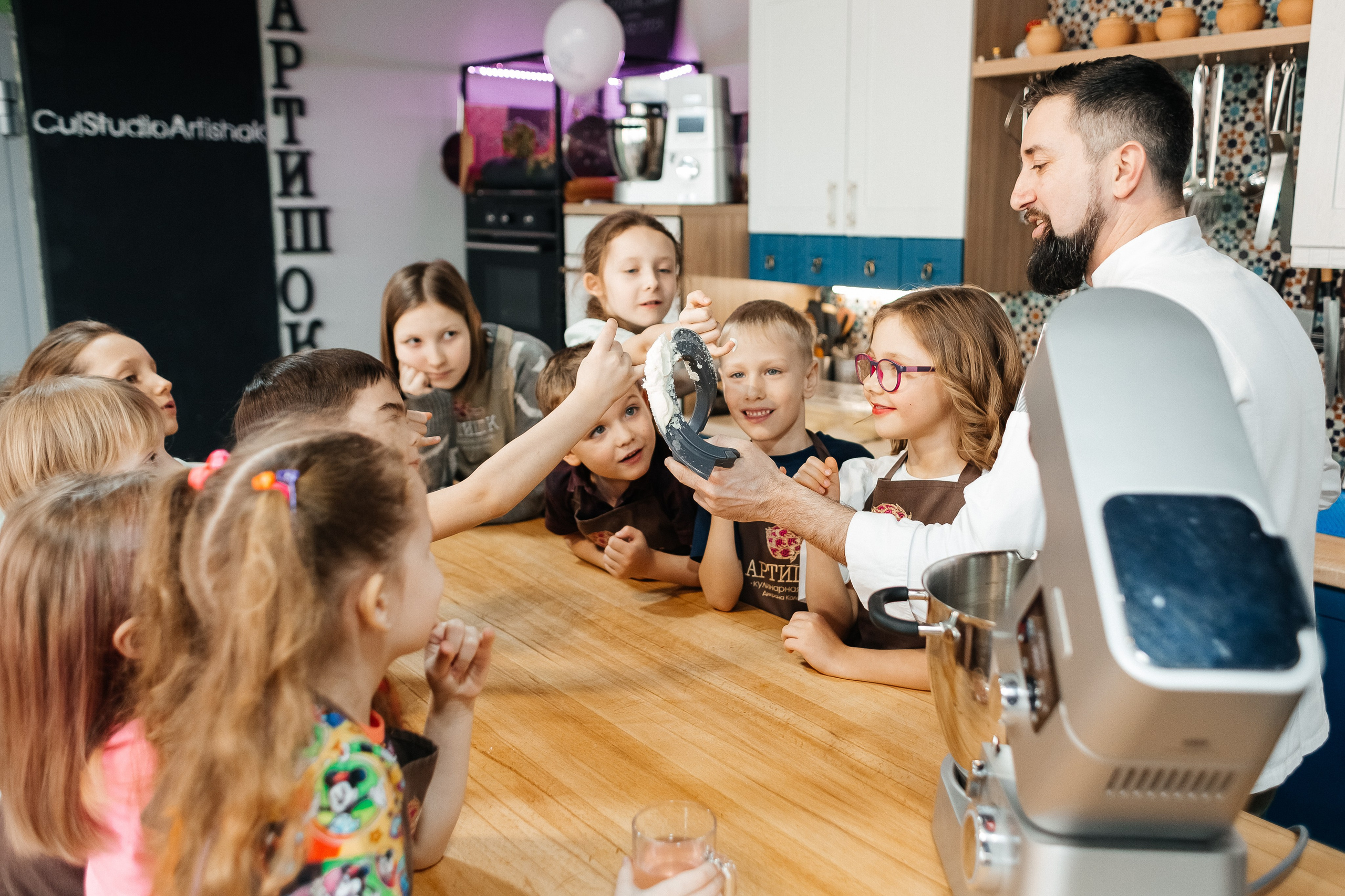 Детский мастер-класс в «АРТиШОК». Фотограф Кемерово | Сергей