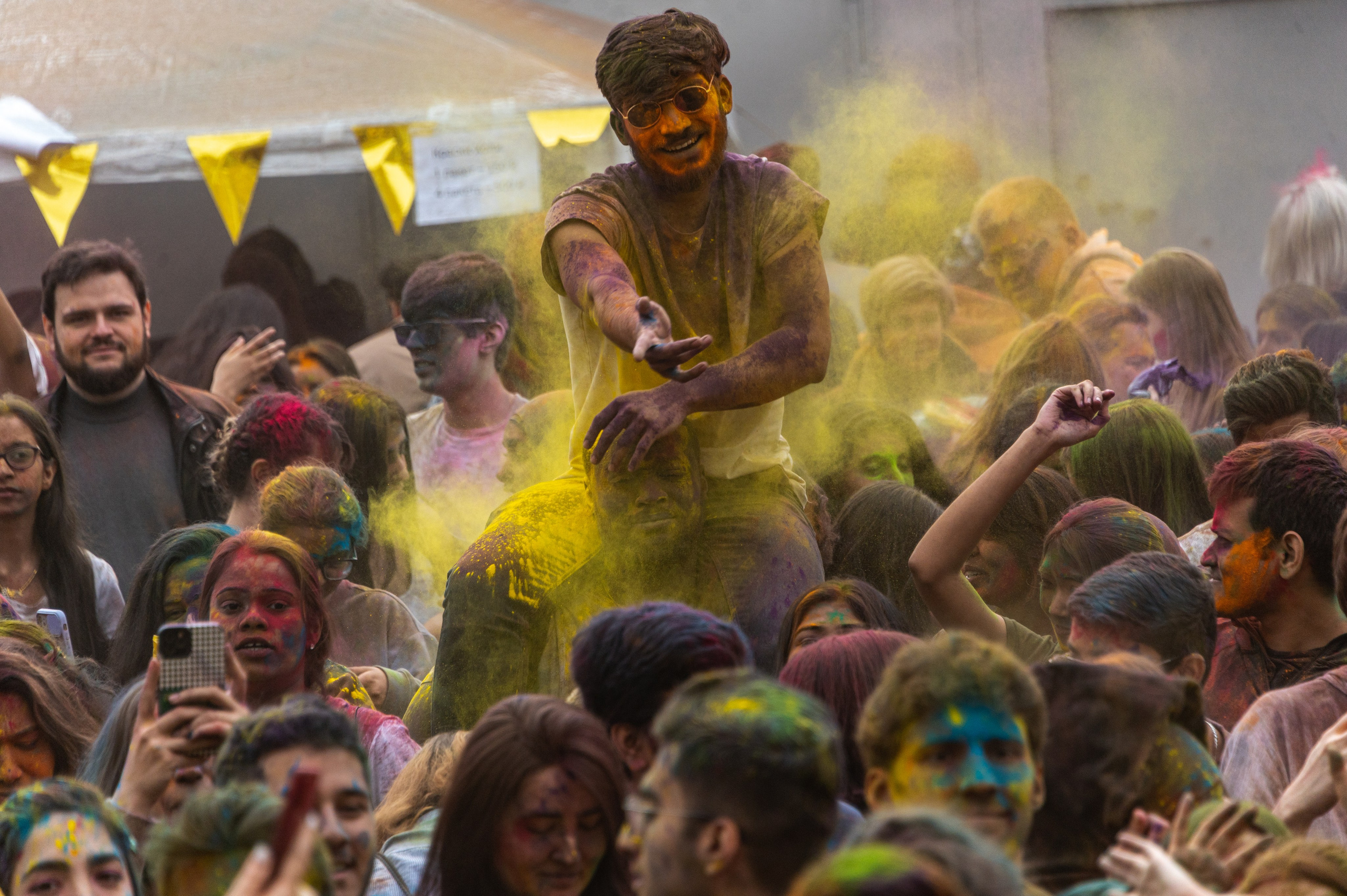 Праздник Холи в Москве. Фотограф Роман Адлер