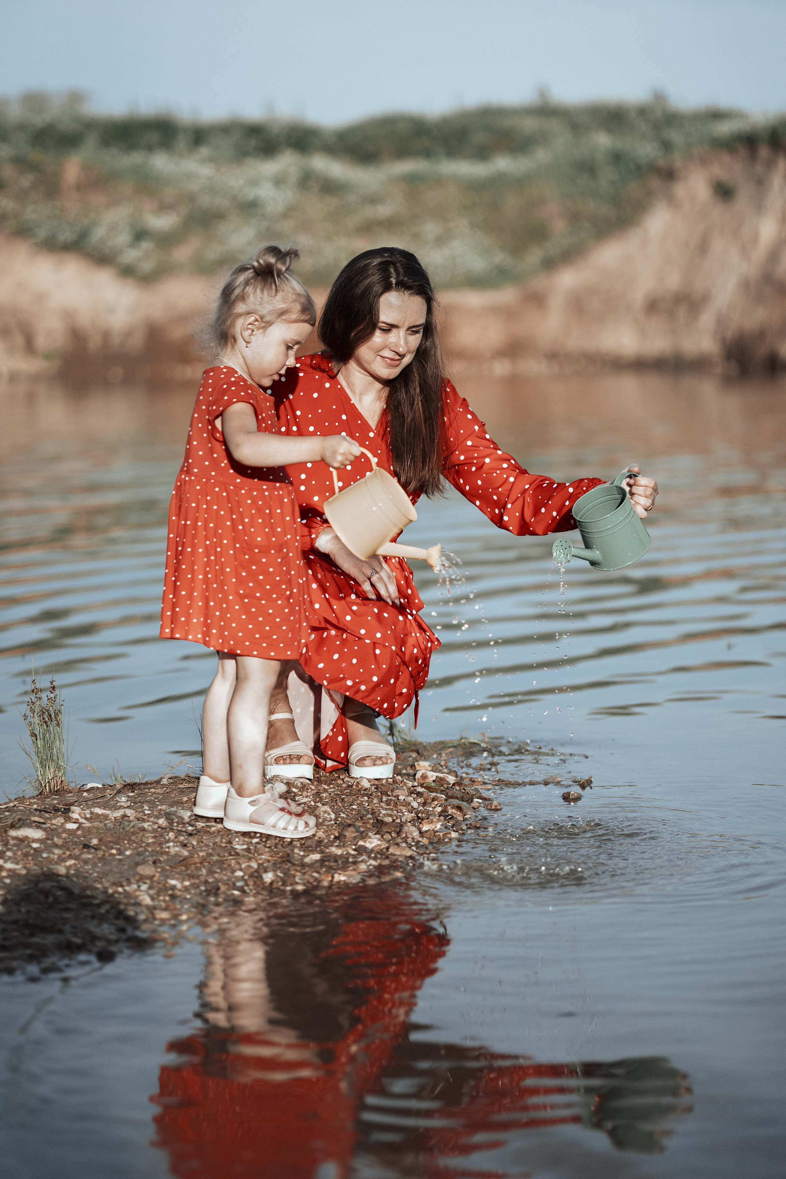Мама и дочка в ромашковом поле. Фотограф в Москве Мухина Ирина